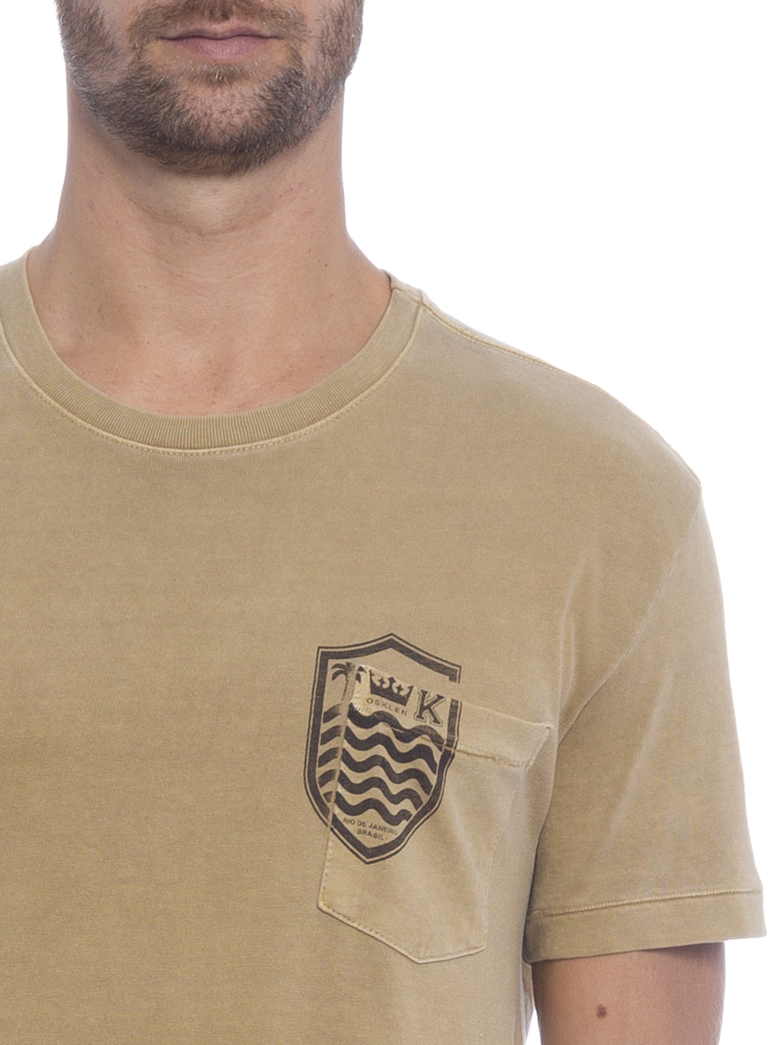 Camiseta Masculina  Manga Curta Bolso Brasão Bege Osklen