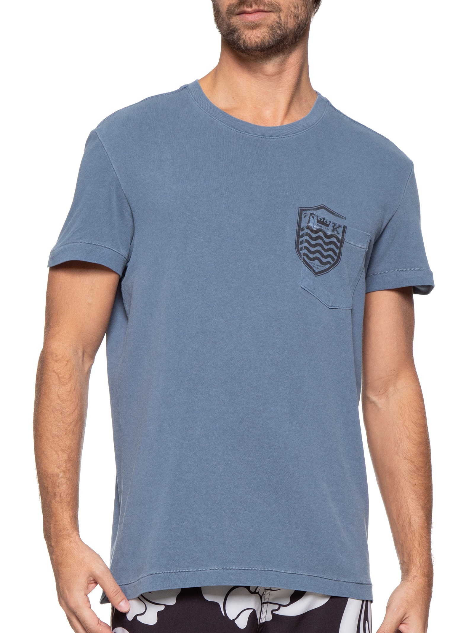 Camiseta Masculina Manga Curta Gola Careca Bolso Brasão Azul Osklen