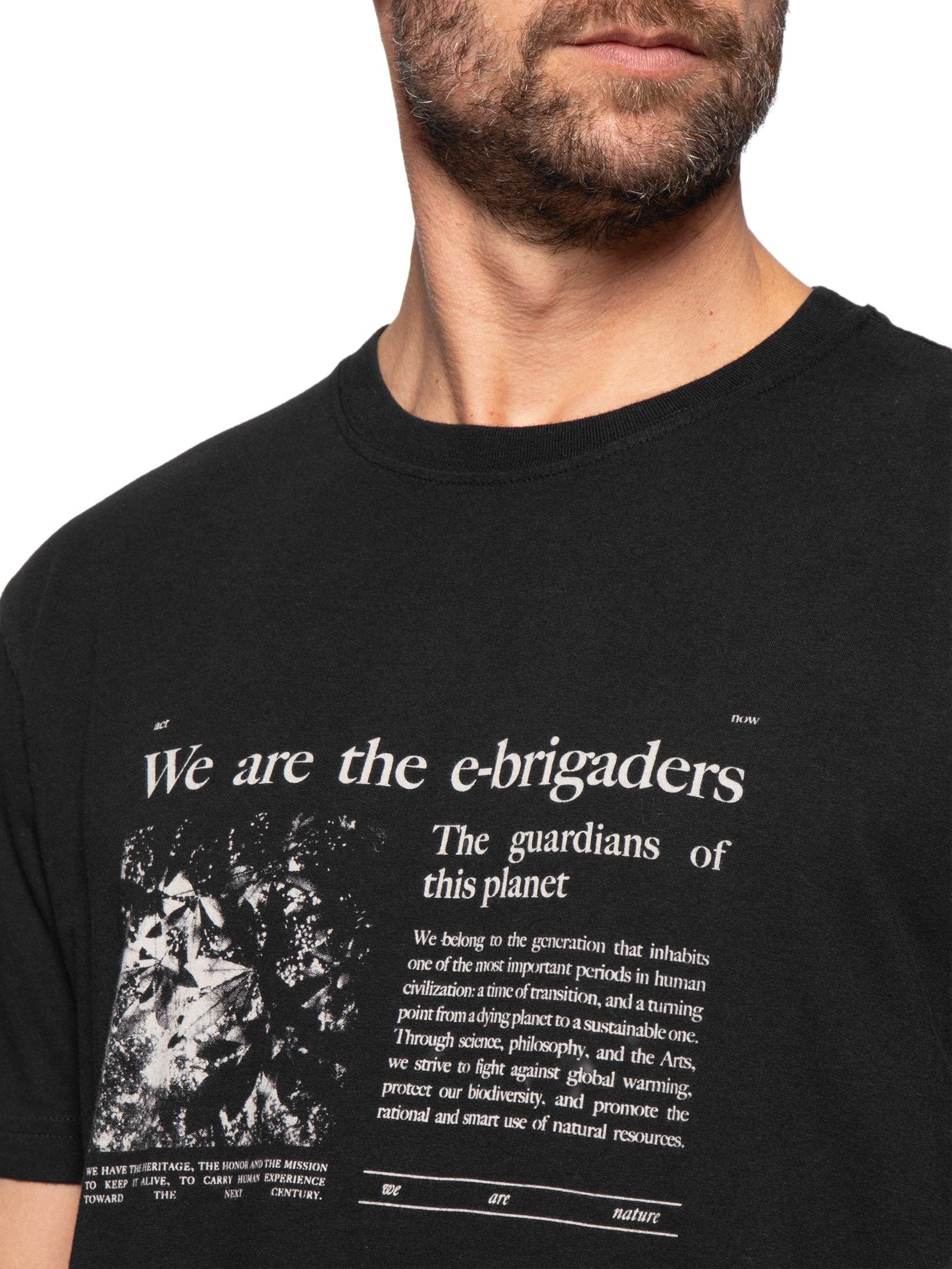 Camiseta Masculina Manga Curta Gola Careca Vintage E-Brigade News Preto Osklen