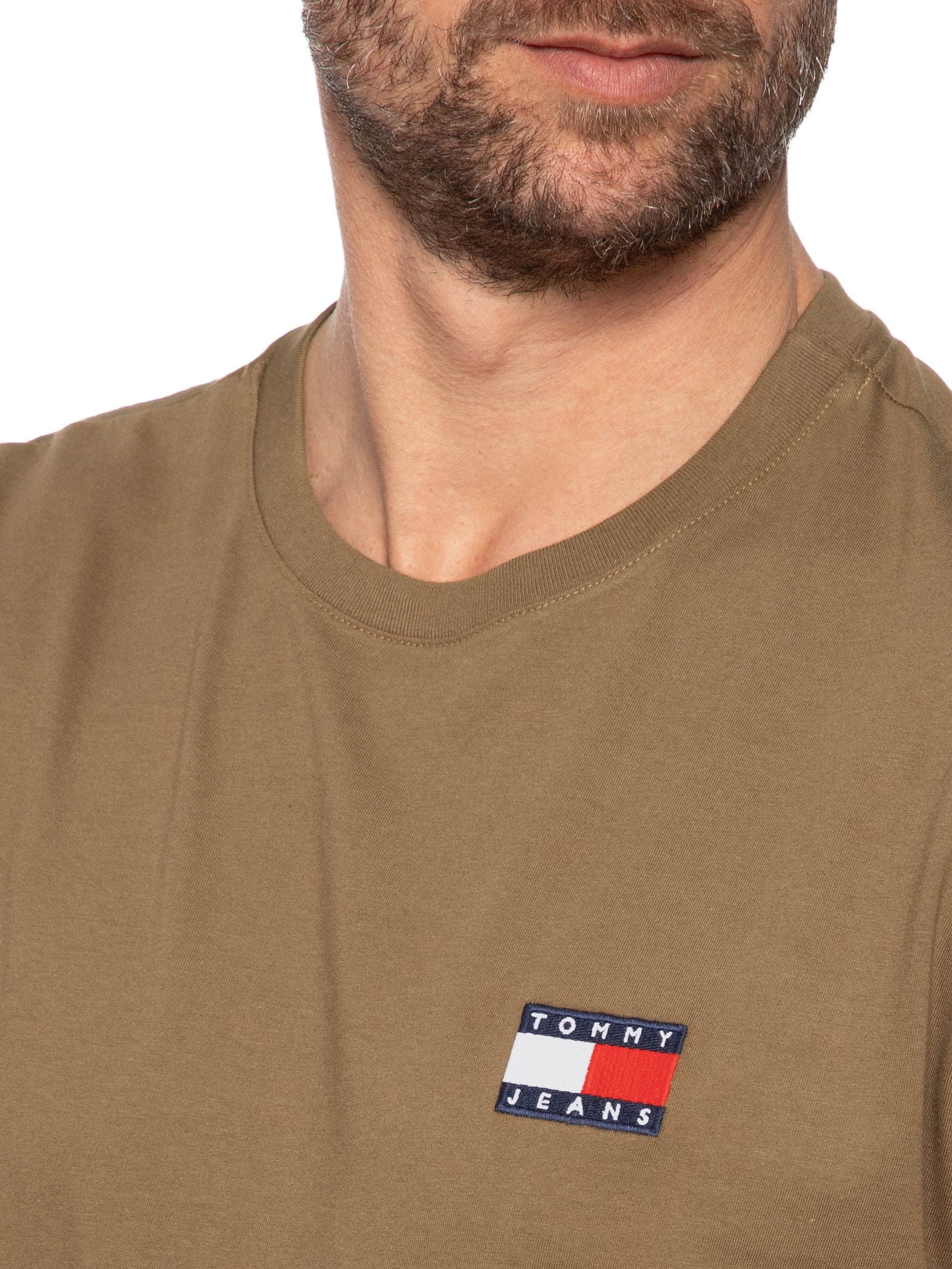 Camiseta Masculina Regular Fit Badge Bordado Marrom Tommy Jeans