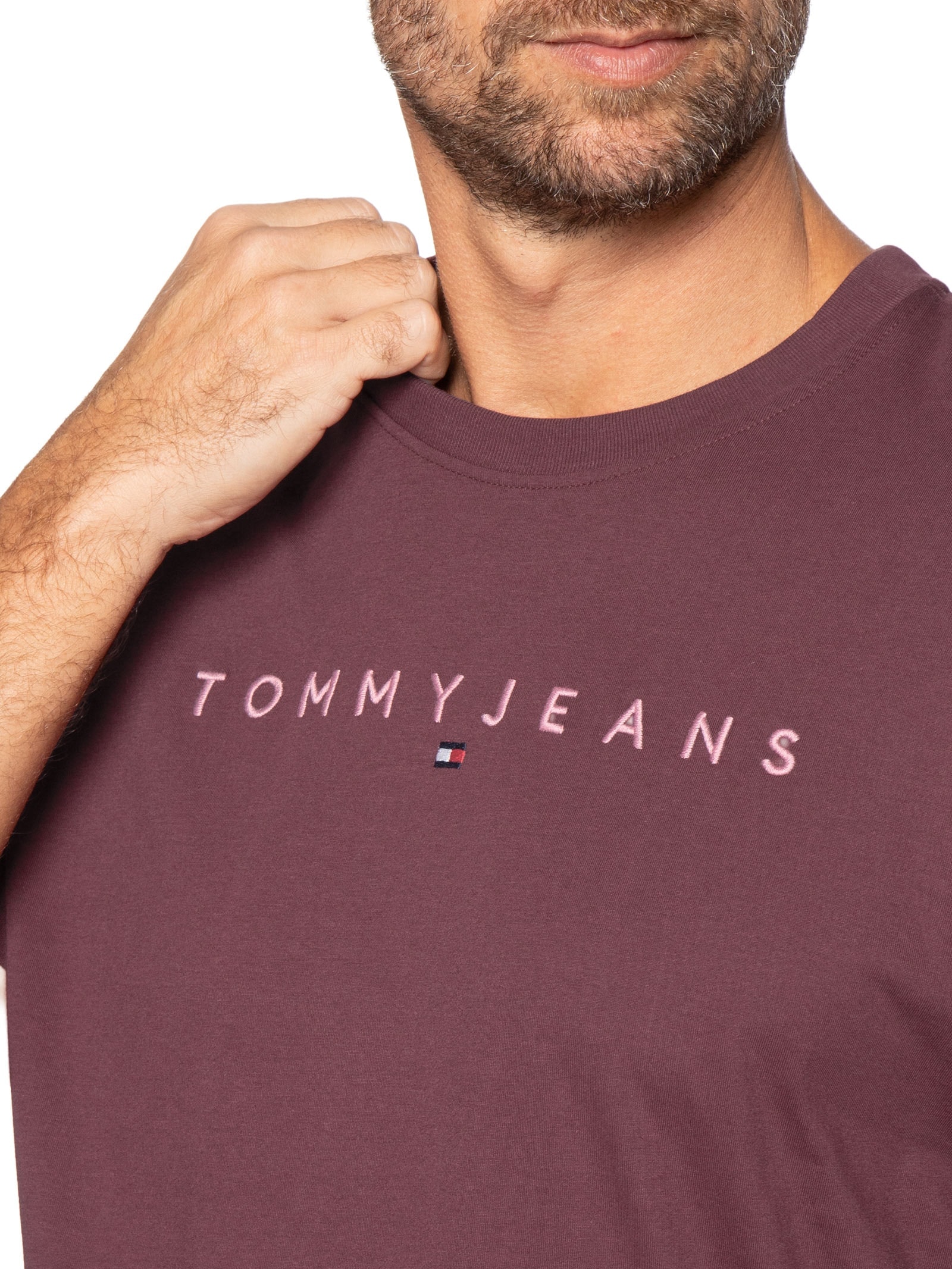 Camiseta Masculina Regular Fit com Logo Vermelho Tommy Jeans