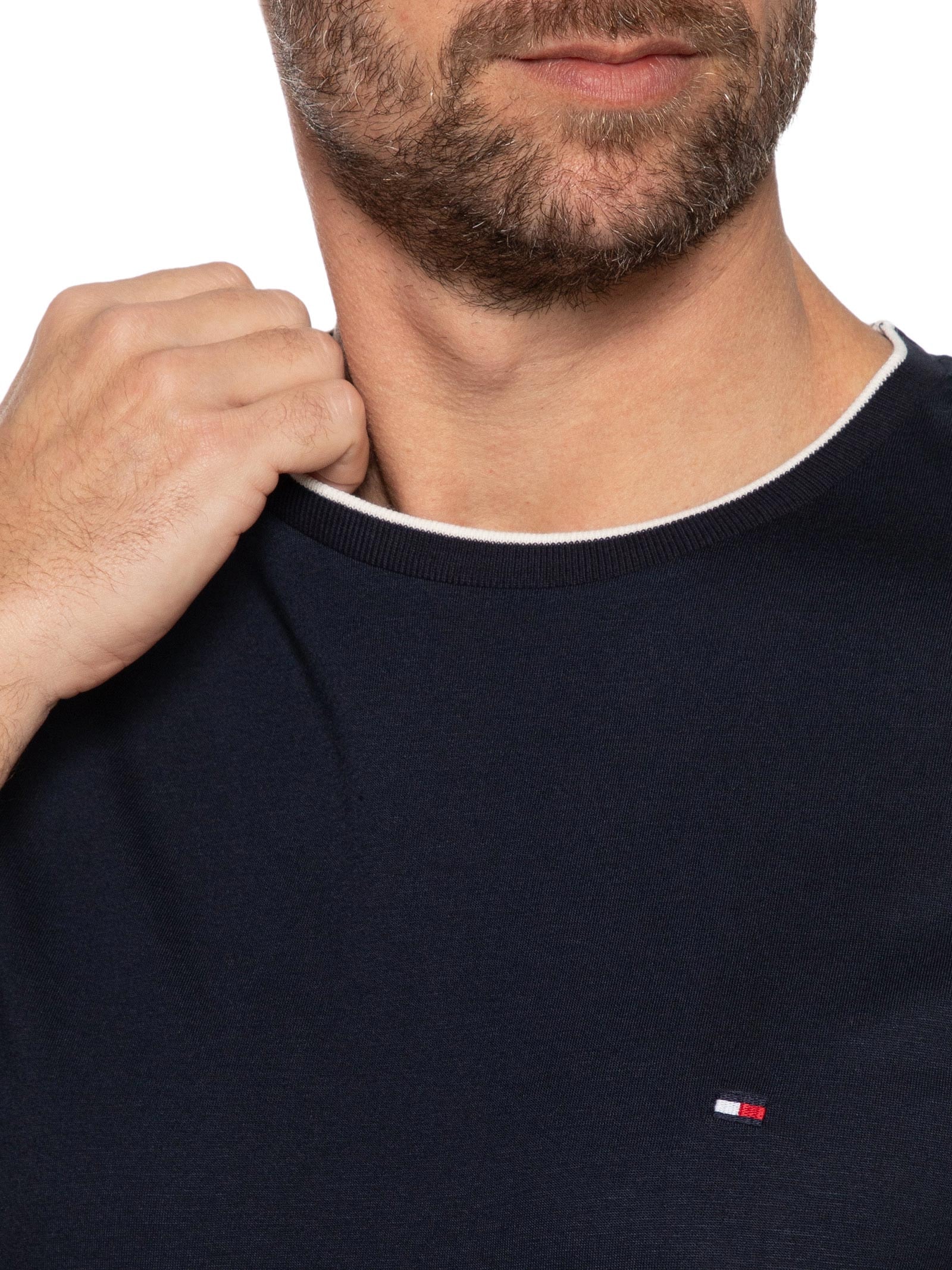 Camiseta Masculina Regular Fit Friso Gola Em Modal Sustentável Azul Tommy Hilfiger