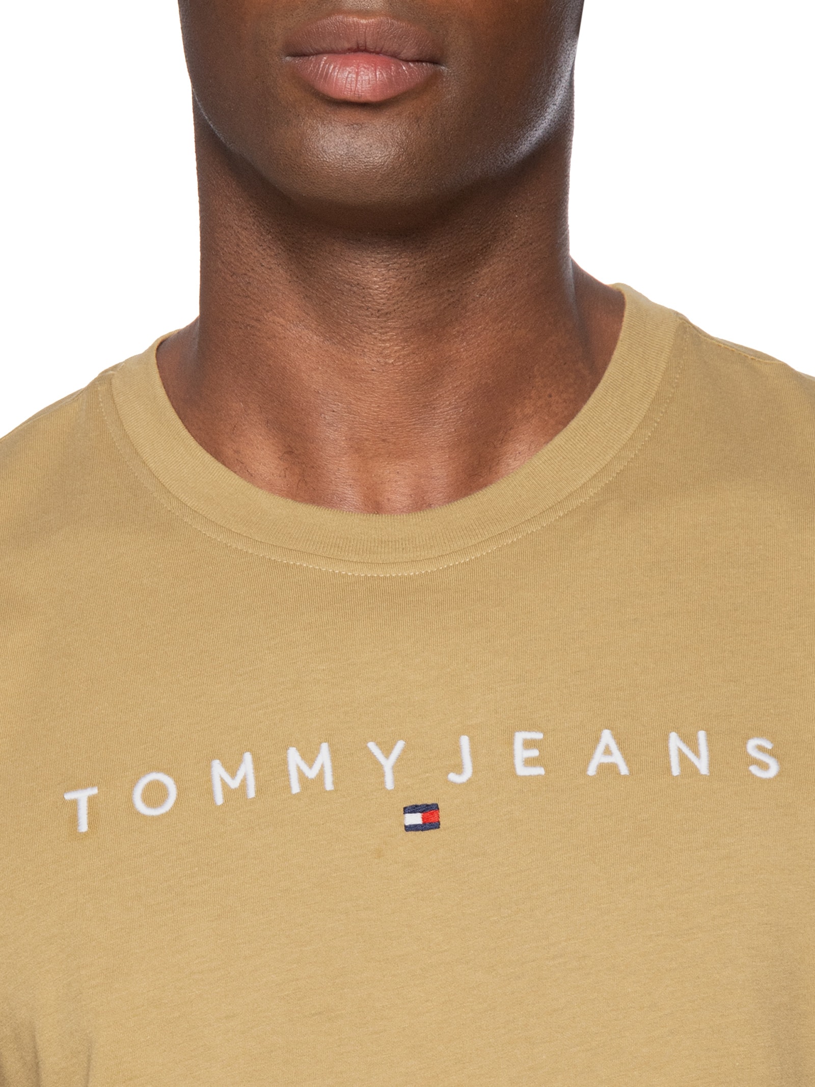 Camiseta Masculina Regular Fit Linear Logo Bordado Bege Tommy Jeans