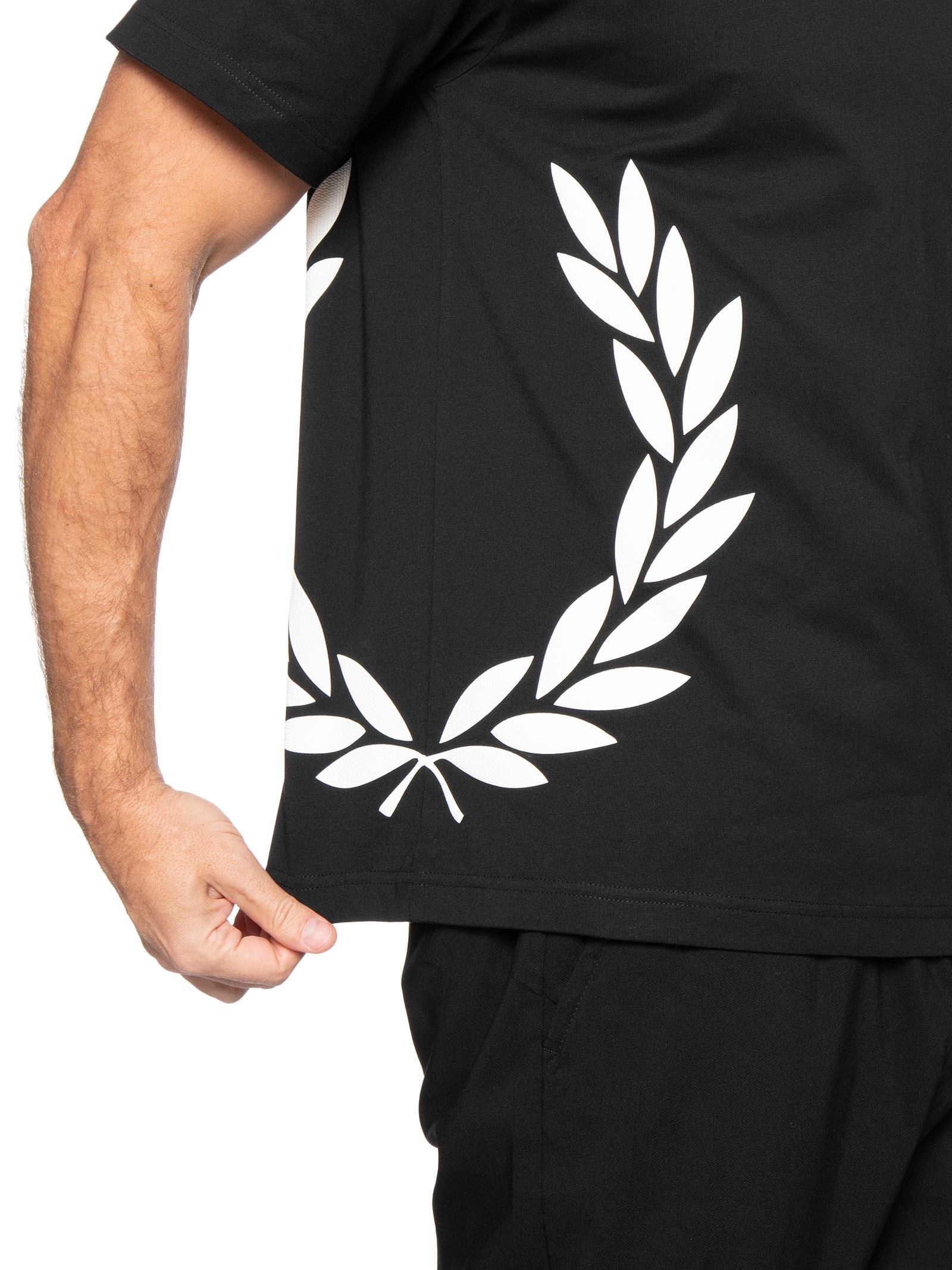 Camiseta Masculina Relaxed Fit Estampa Coroa De Louros Preto Fred Perry