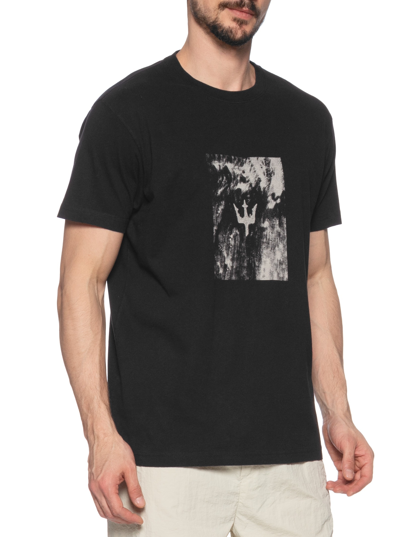 Camiseta Masculina Vintage Tridente Areia Manga Curta Preto Osklen