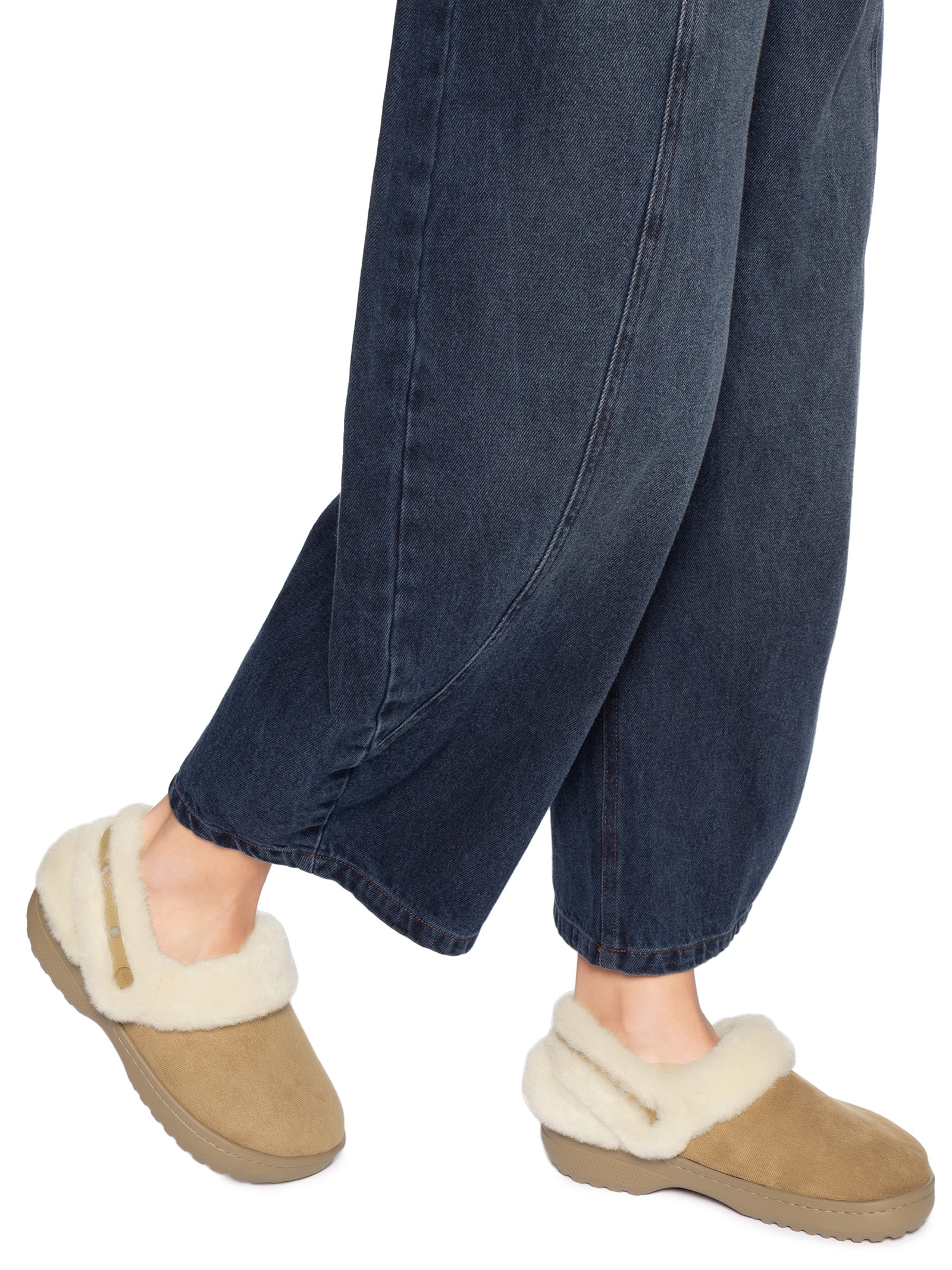 Clog Feminino Unforgettable Vegan Suede – Bege – Crocs