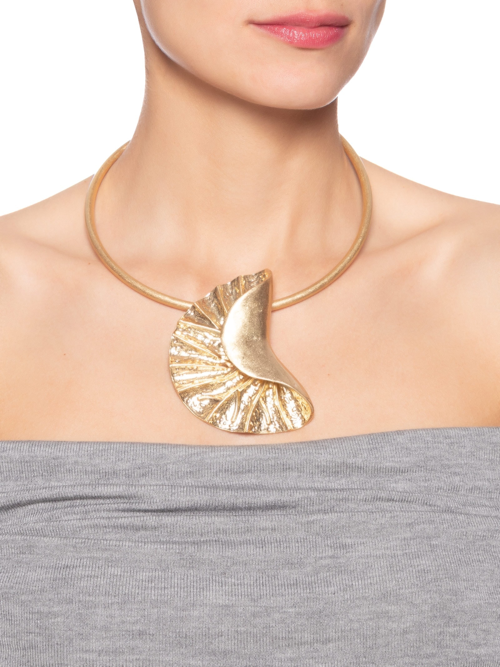 Colar Feminino Chocker com Pingente Orgânico Dourado   '2Essential