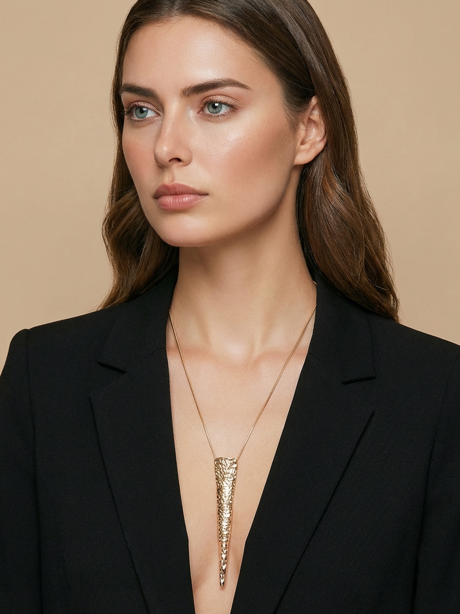 Colar Feminino Com Pingente Texturizado Dourado Market 33