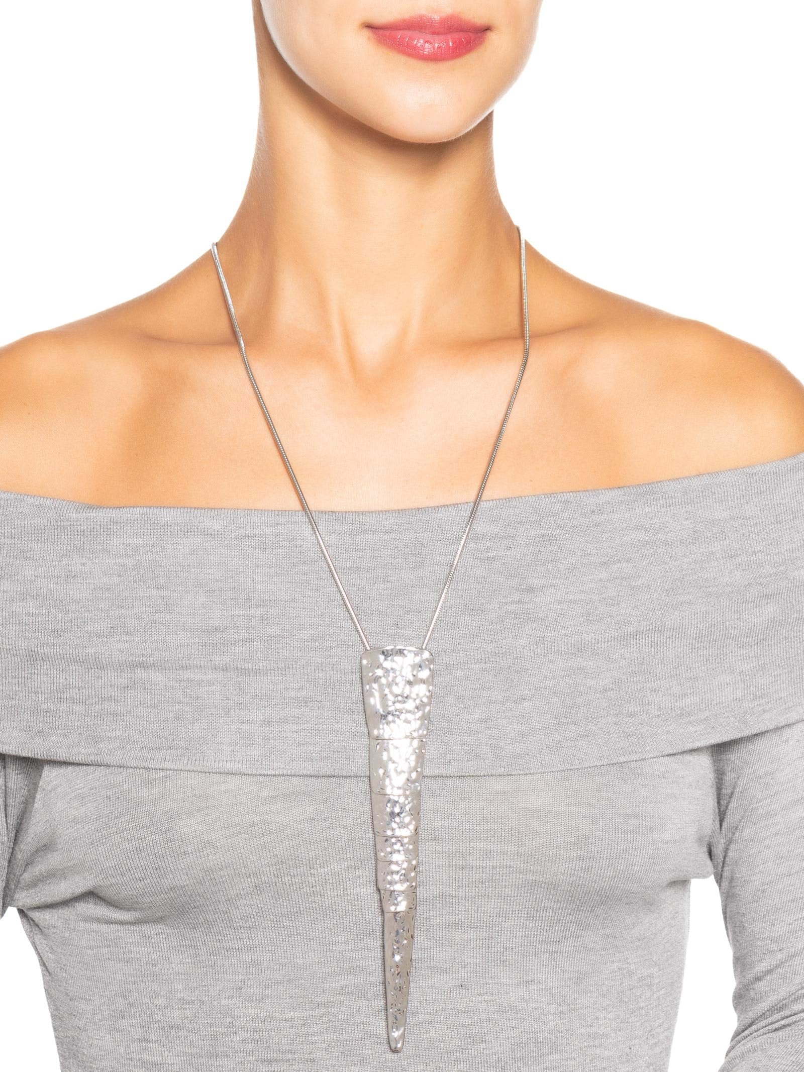 Colar Feminino Com Pingente Texturizado Prateado Market 33