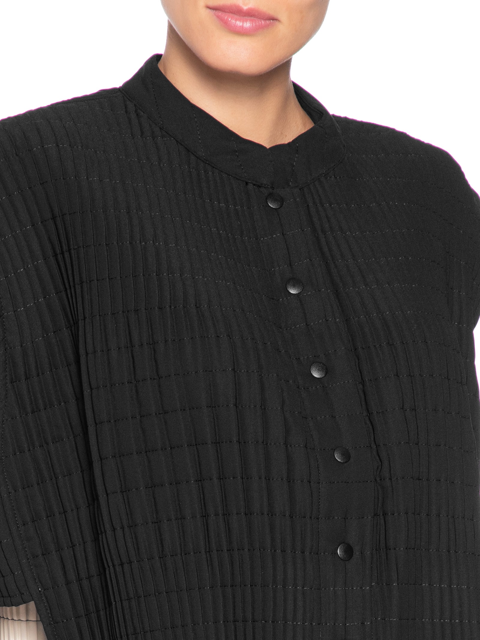 Colete Feminino Plissê Matelassê Curto – Preto Osklen