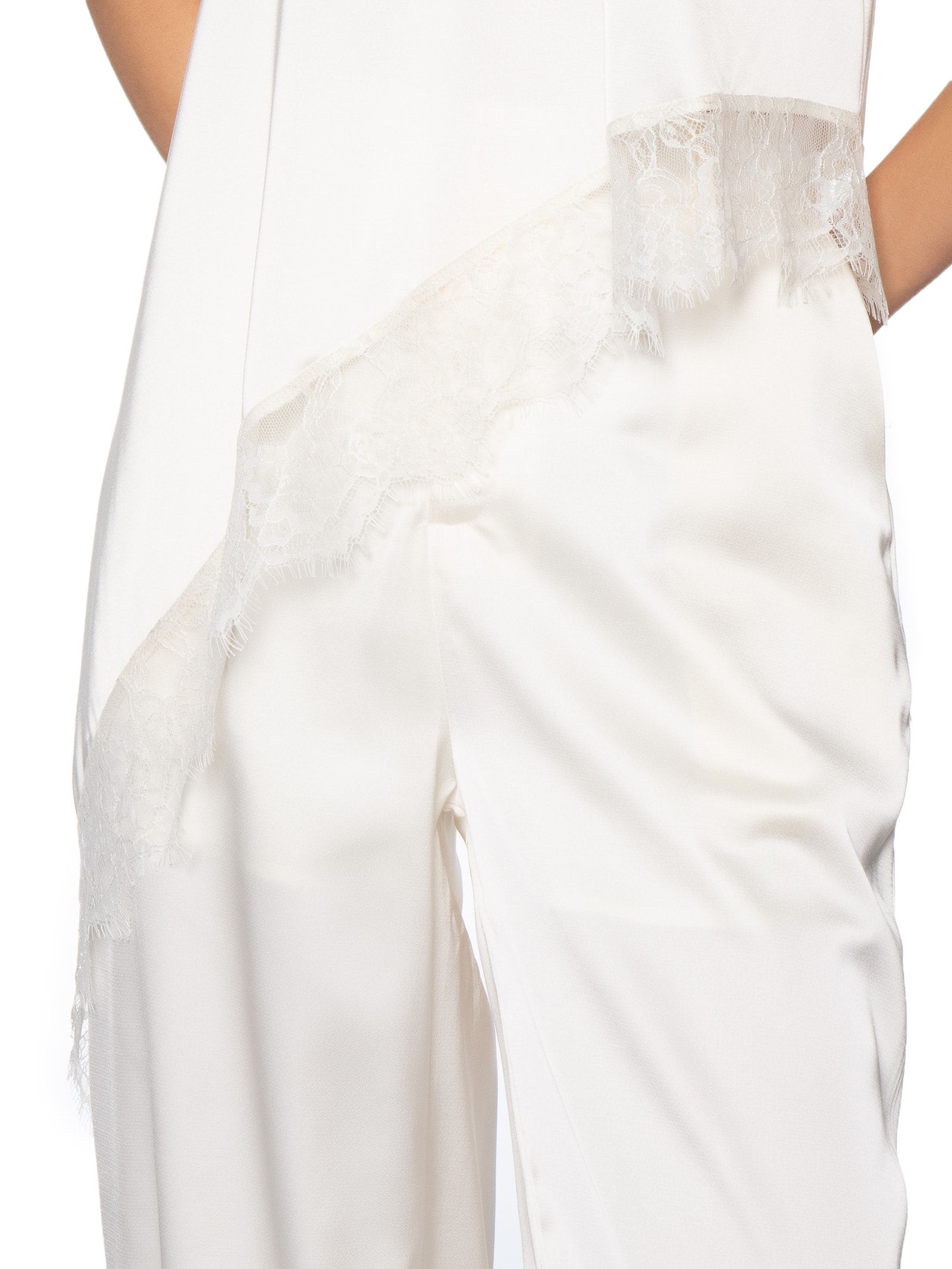 Conjunto Feminino Assimétrico com Detalhes em Renda Off White Market 33