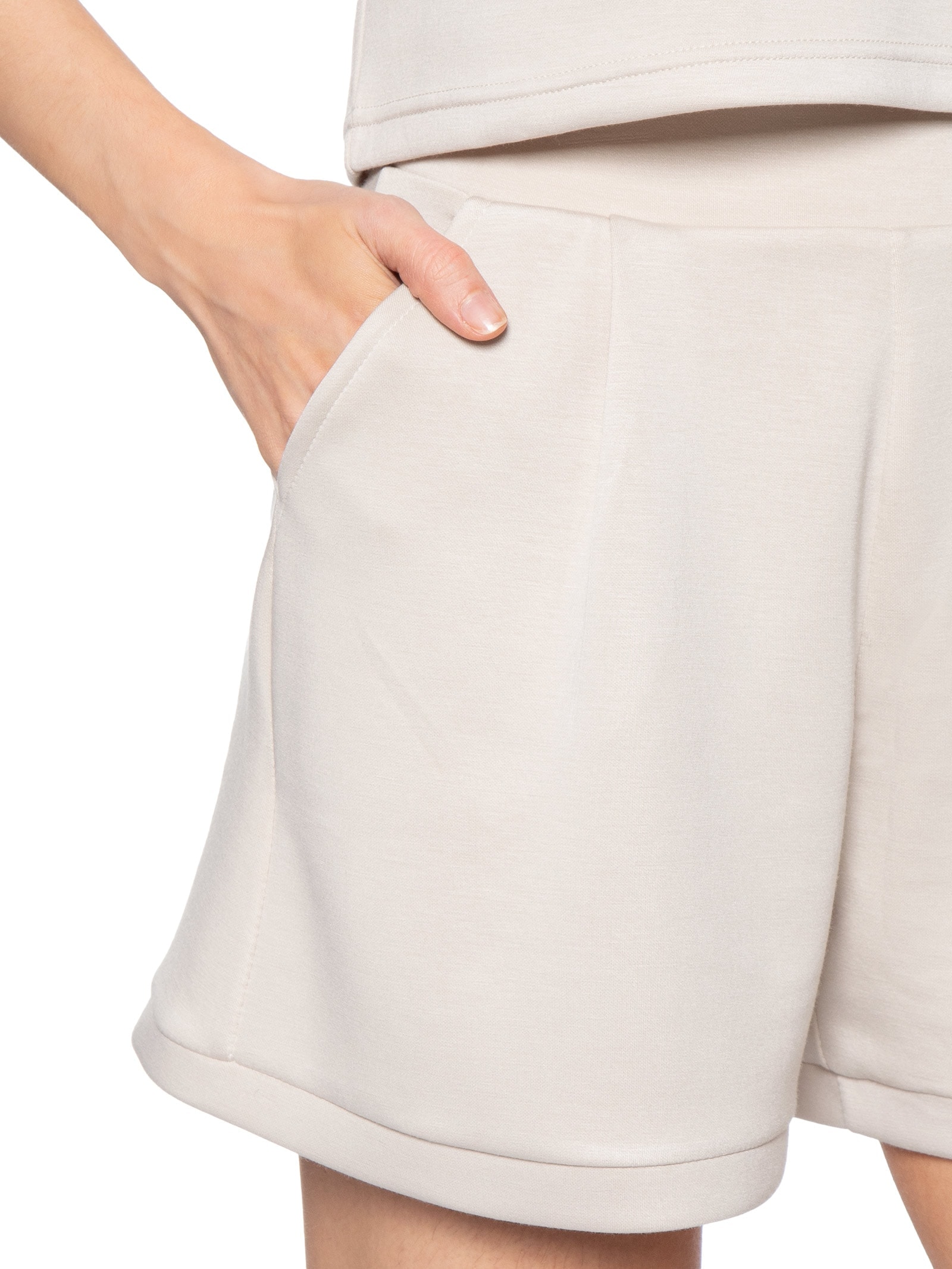 Conjunto Feminino Polo e Short Comfy Bege Basiq