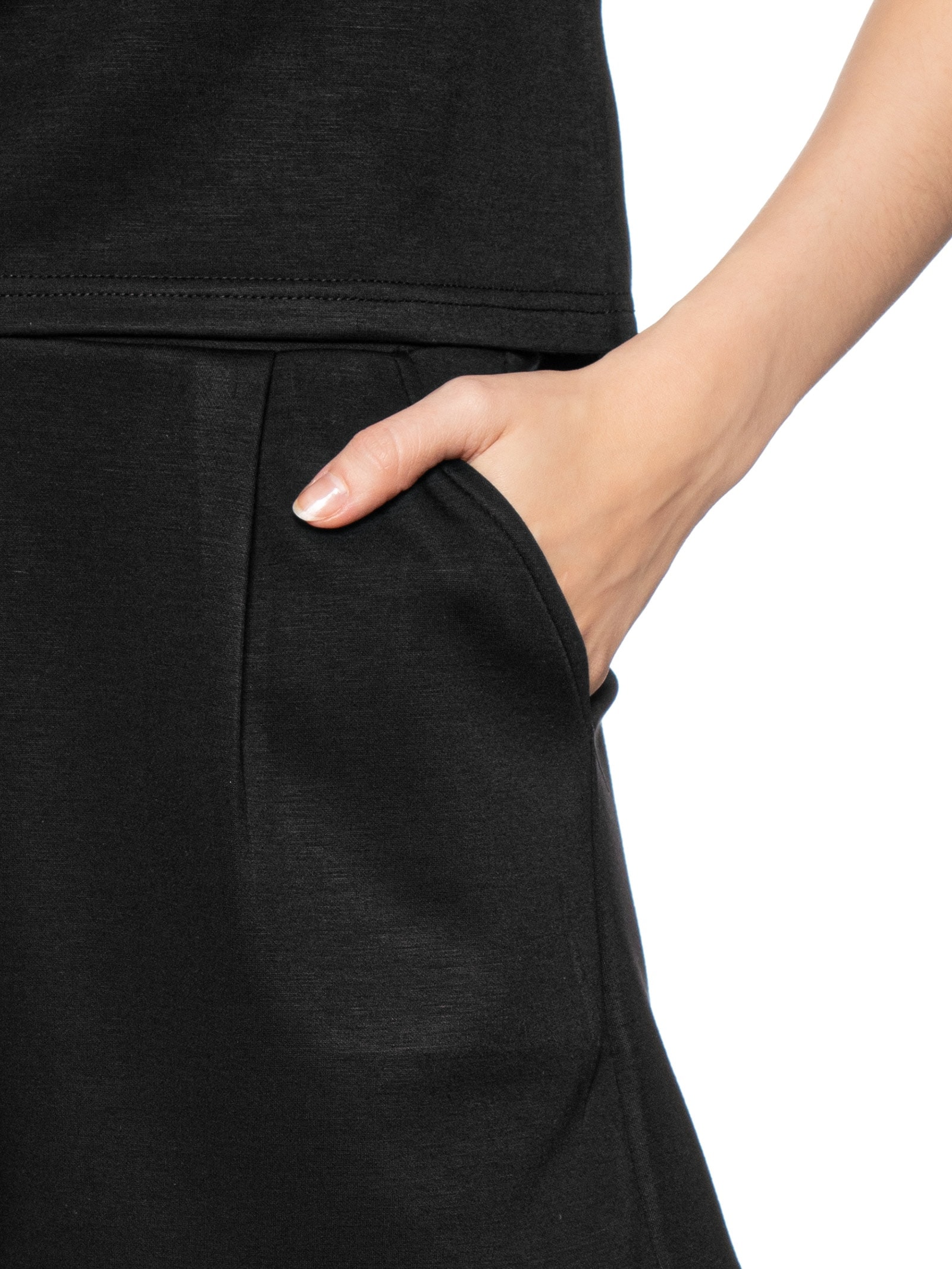 Conjunto Feminino Polo e Short Comfy Preto Basiq