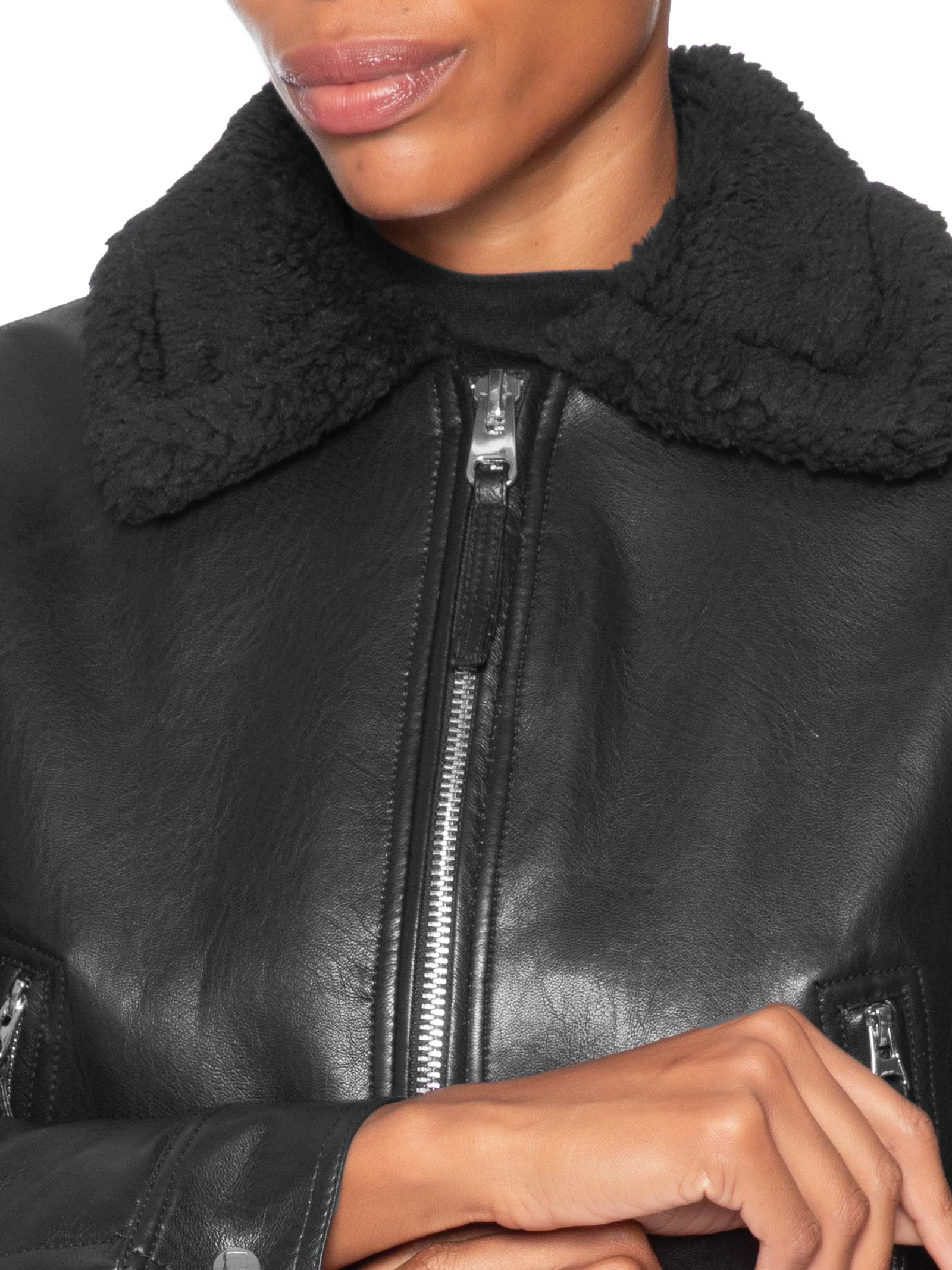 Jaqueta Feminina Com Gola Peluciada Preto Market 33
