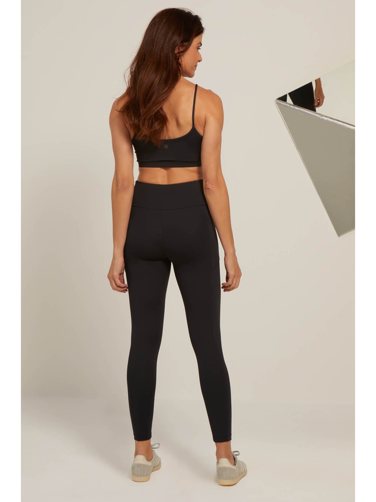 Legging Fitness Preta Bolso Soft Skin Bali Yogini