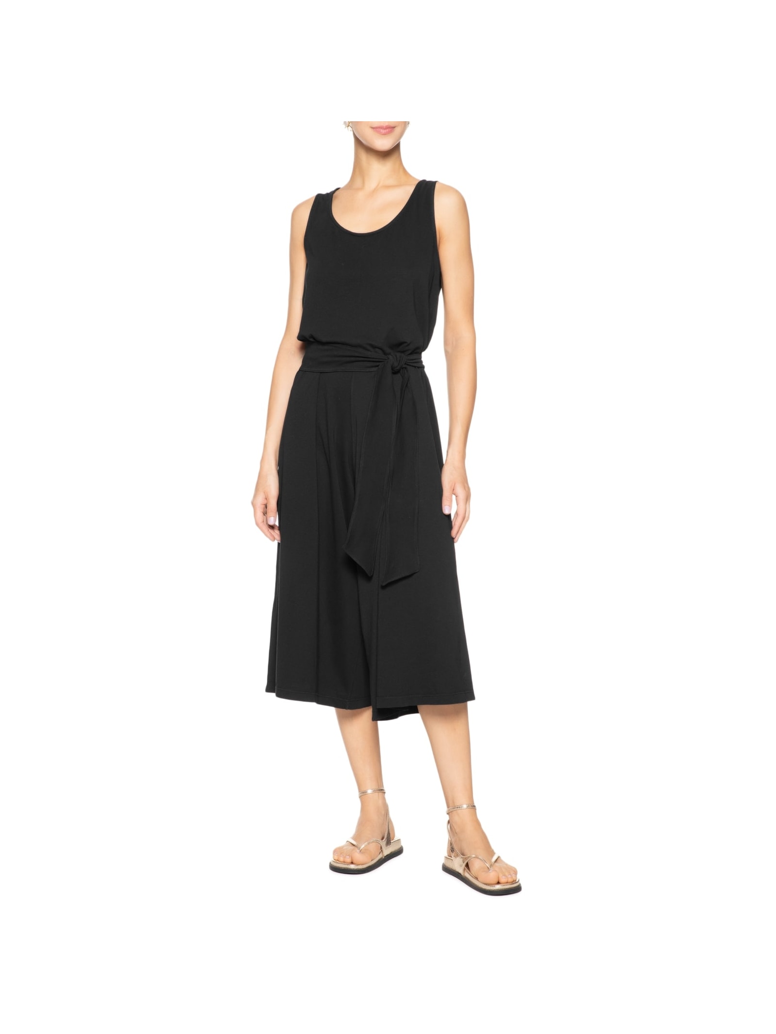 Macacão Feminino Amplo Com Abertura Nas Costas Preto Basiq