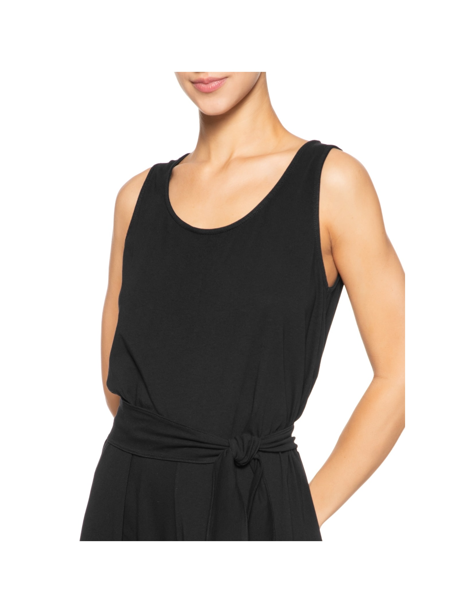 Macacão Feminino Amplo Com Abertura Nas Costas Preto Basiq