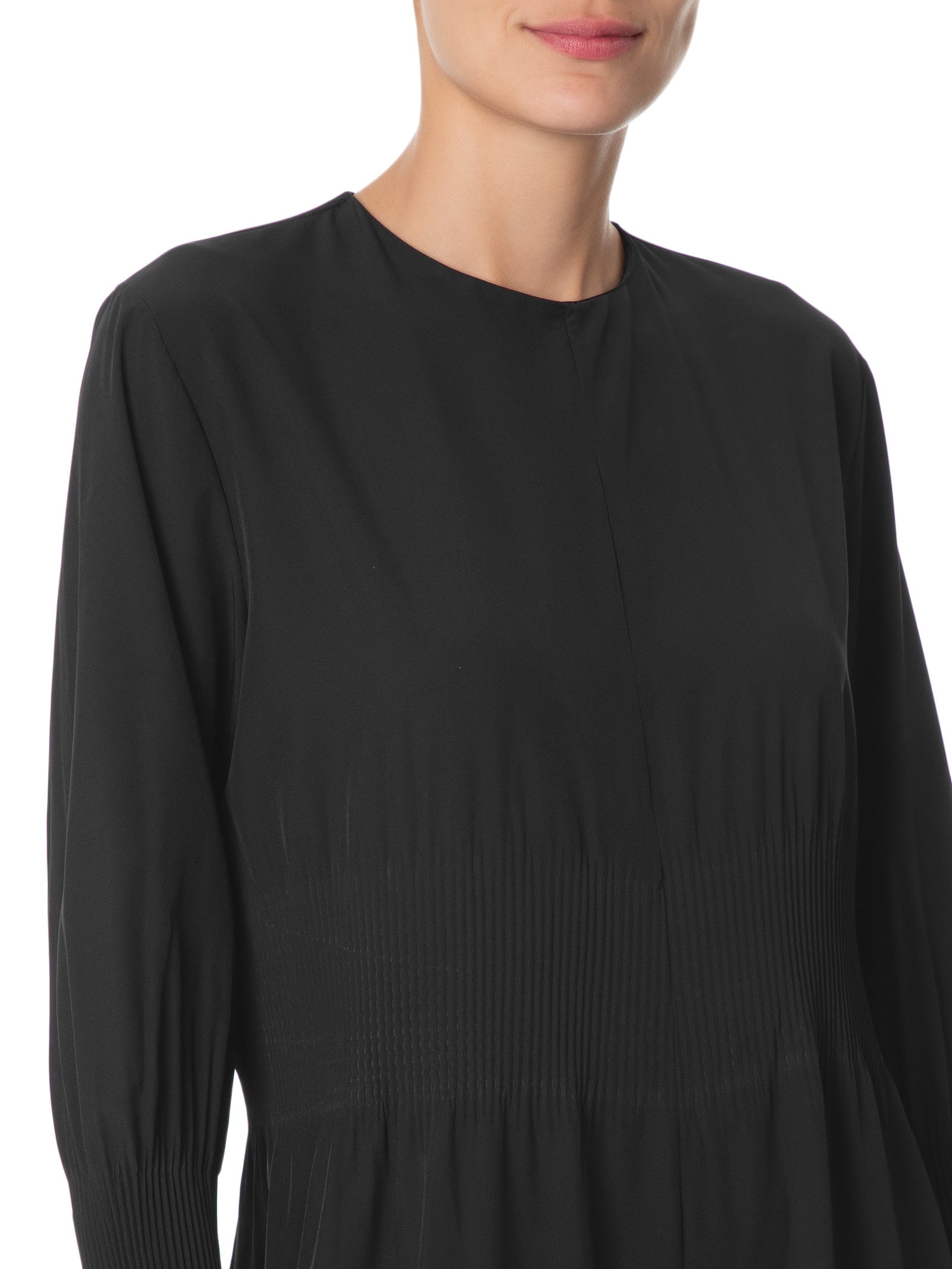Macacão Feminino Plissê Manga Longa Preto Osklen