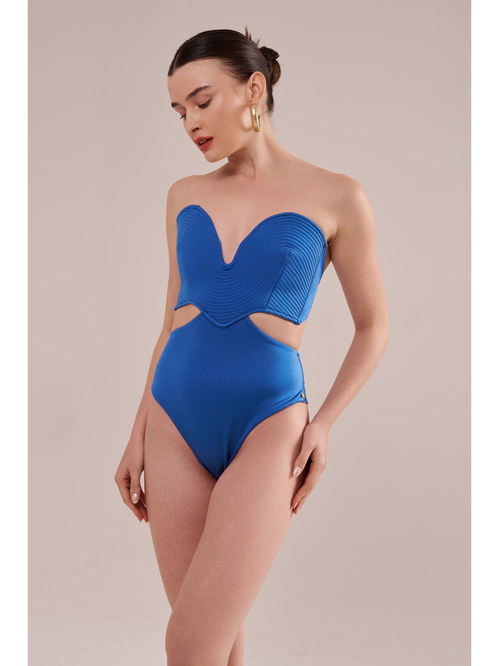 maiô strapless matelassê orla azul Suntime