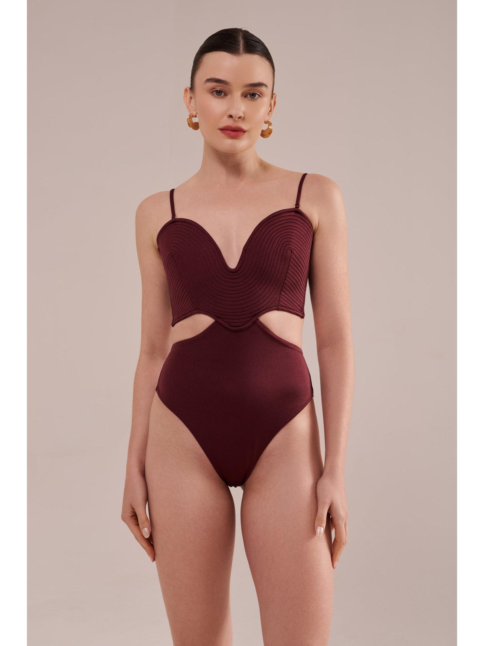 maiô strapless matelassê orla cabernet Suntime