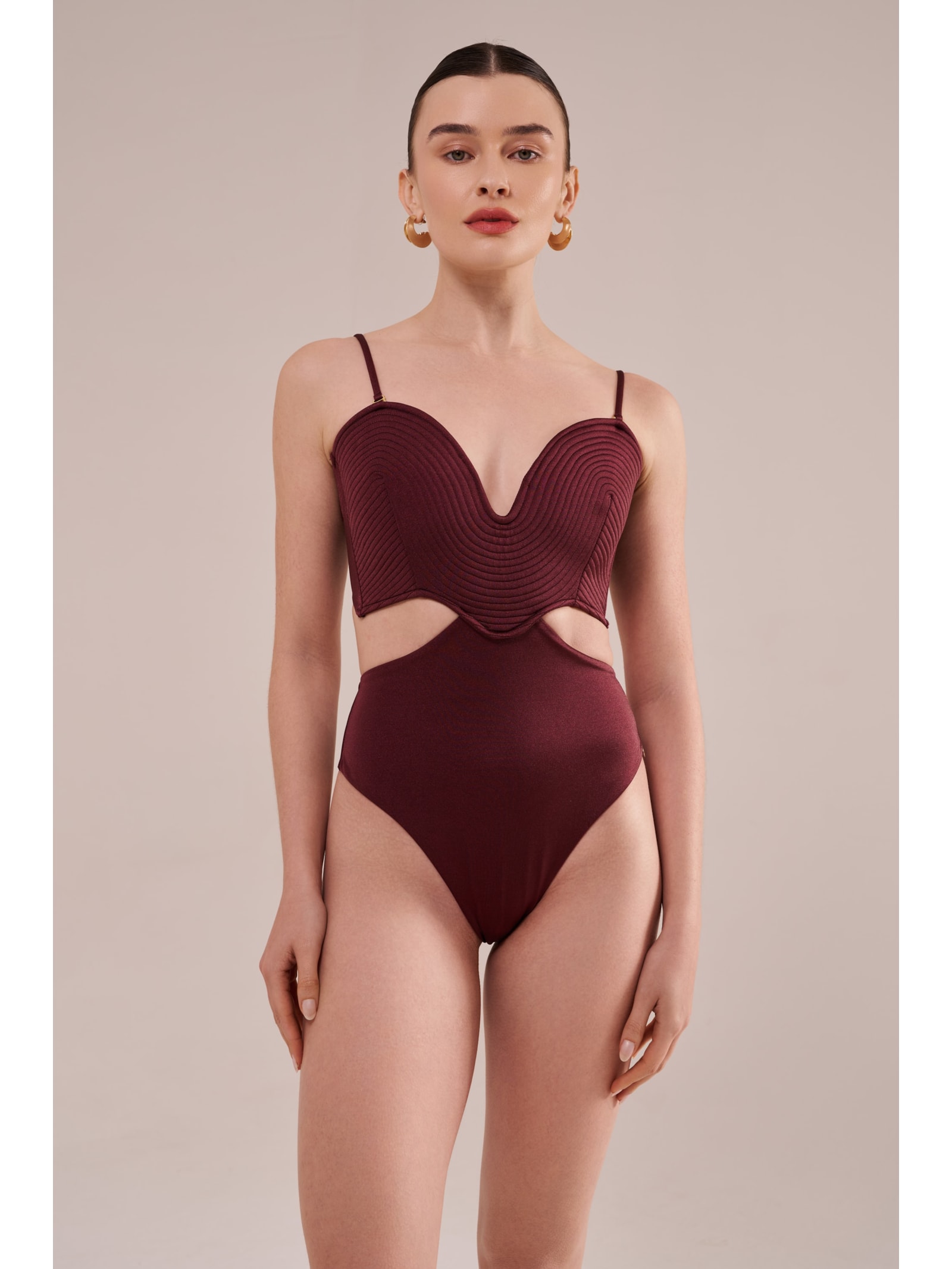 maiô strapless matelassê orla cabernet Suntime