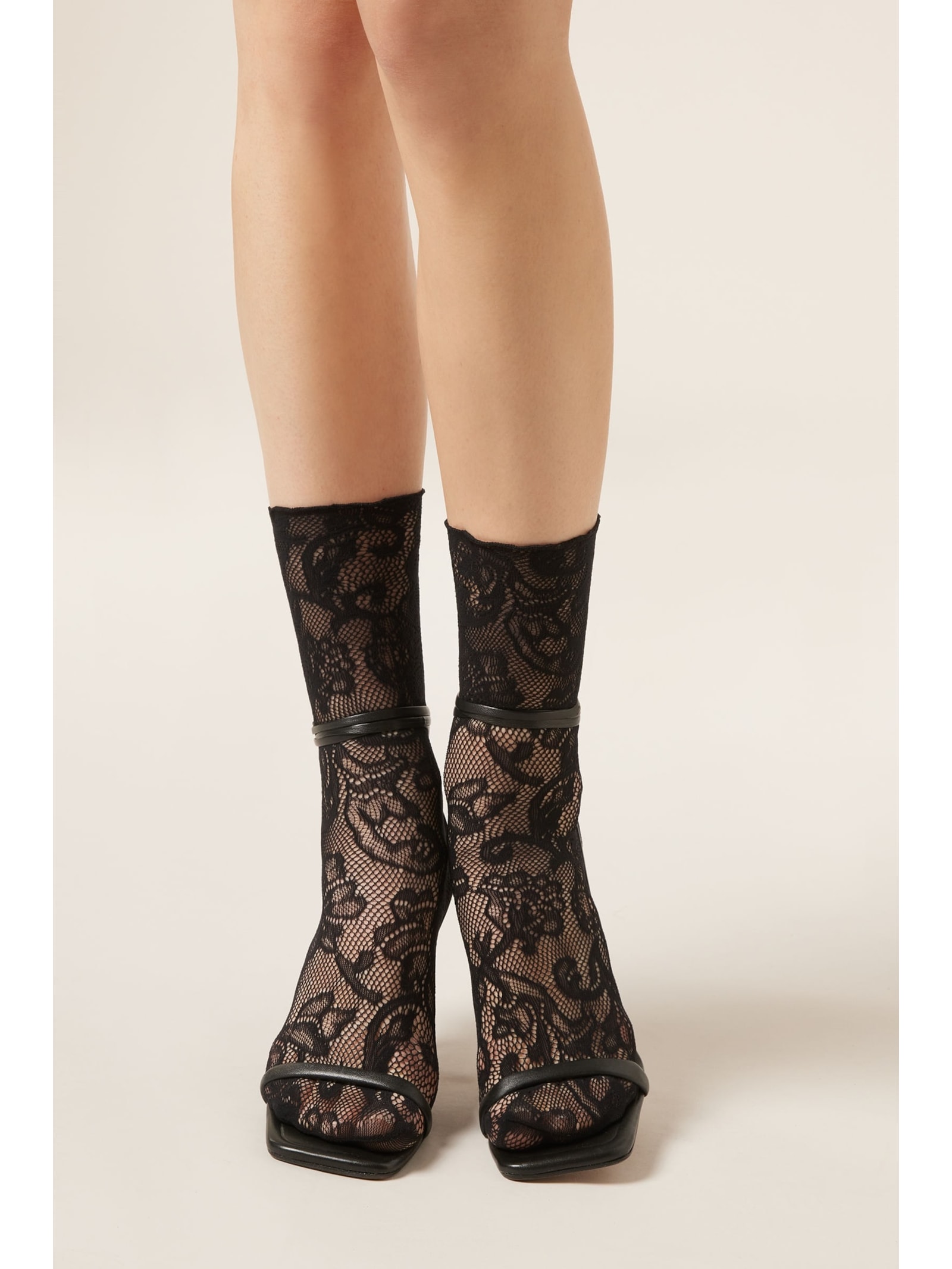 Meia Curta De Rede Com Renda Floral Preto Calzedonia