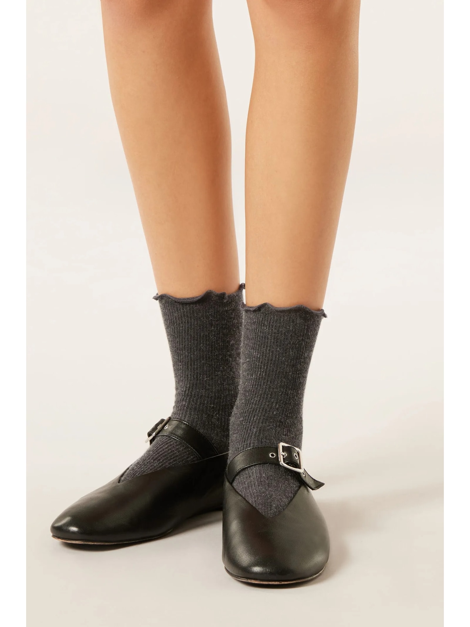 Meia Curta Estilo Romântico Com Cashmere Cinza Calzedonia