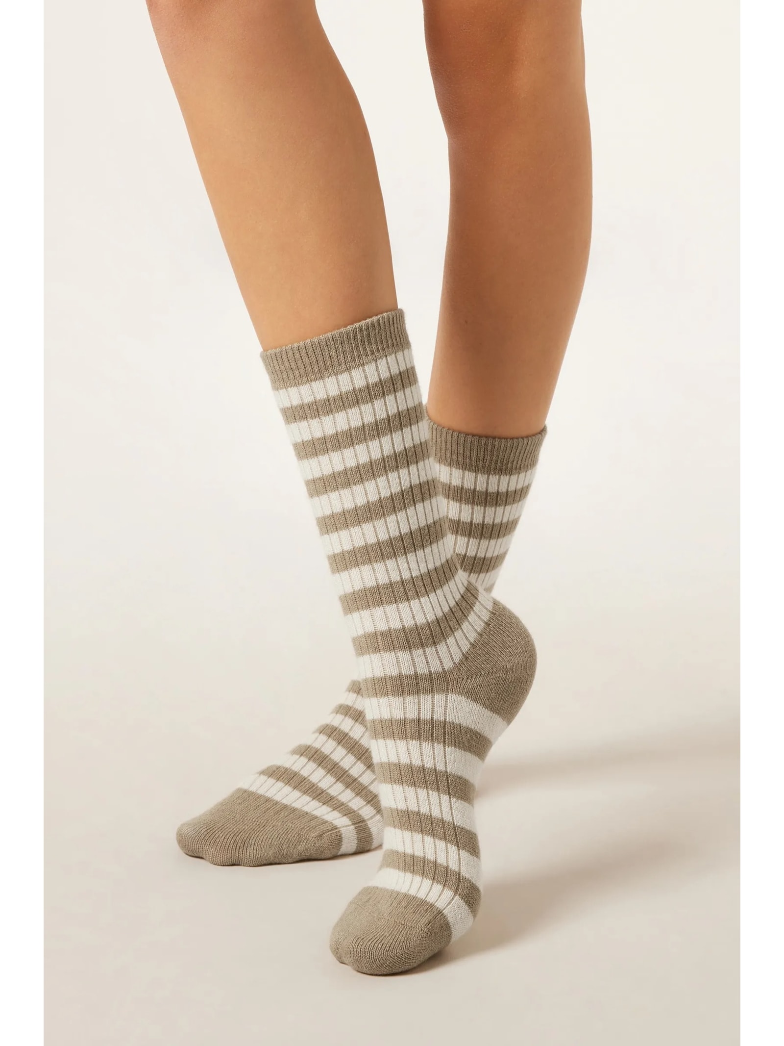 Meia Curta Listrada Com Cashmere Bege Calzedonia