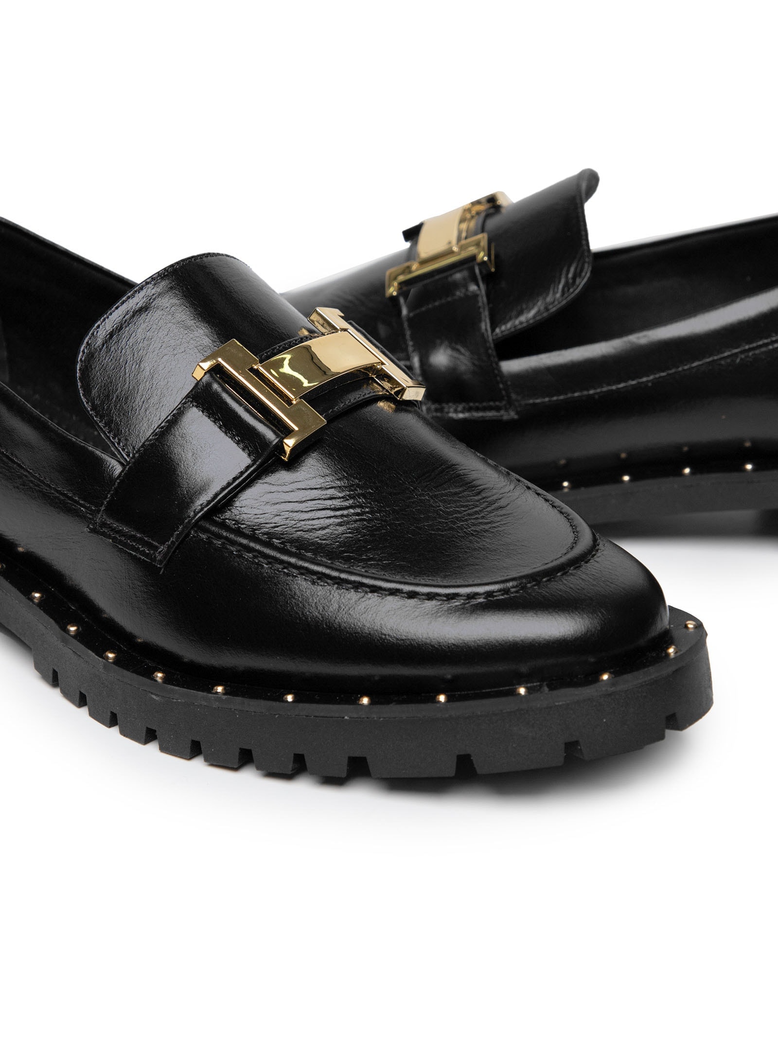 Mocassim Feminino Em Couro Com Tachas Metálicas Preto Market 33