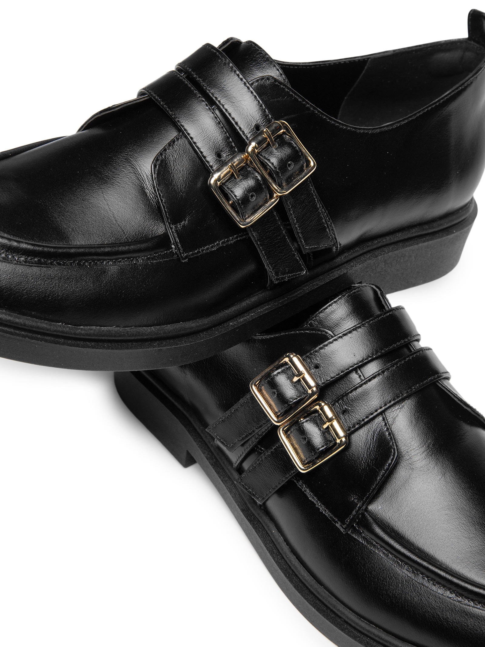 Mocassim Feminino Em Couro Fivelas Douradas Preto Basiq