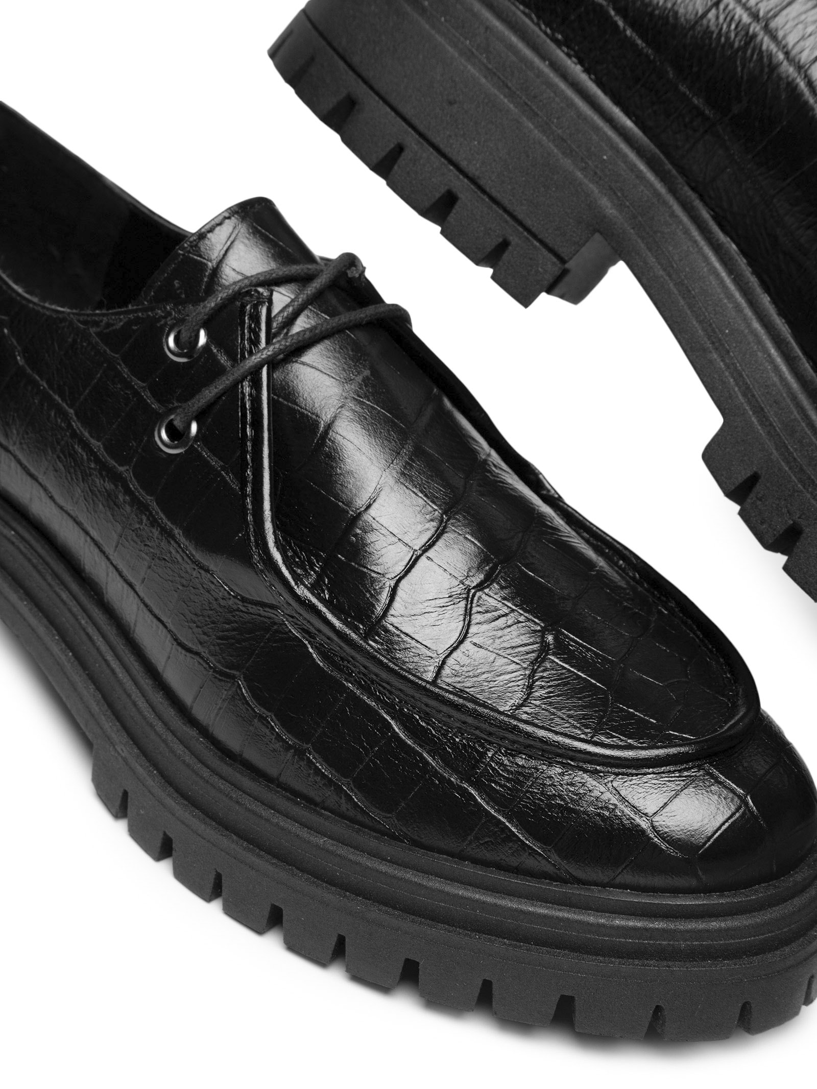 Mocassim Feminino Tratorado Em Couro Croco Preto Basiq