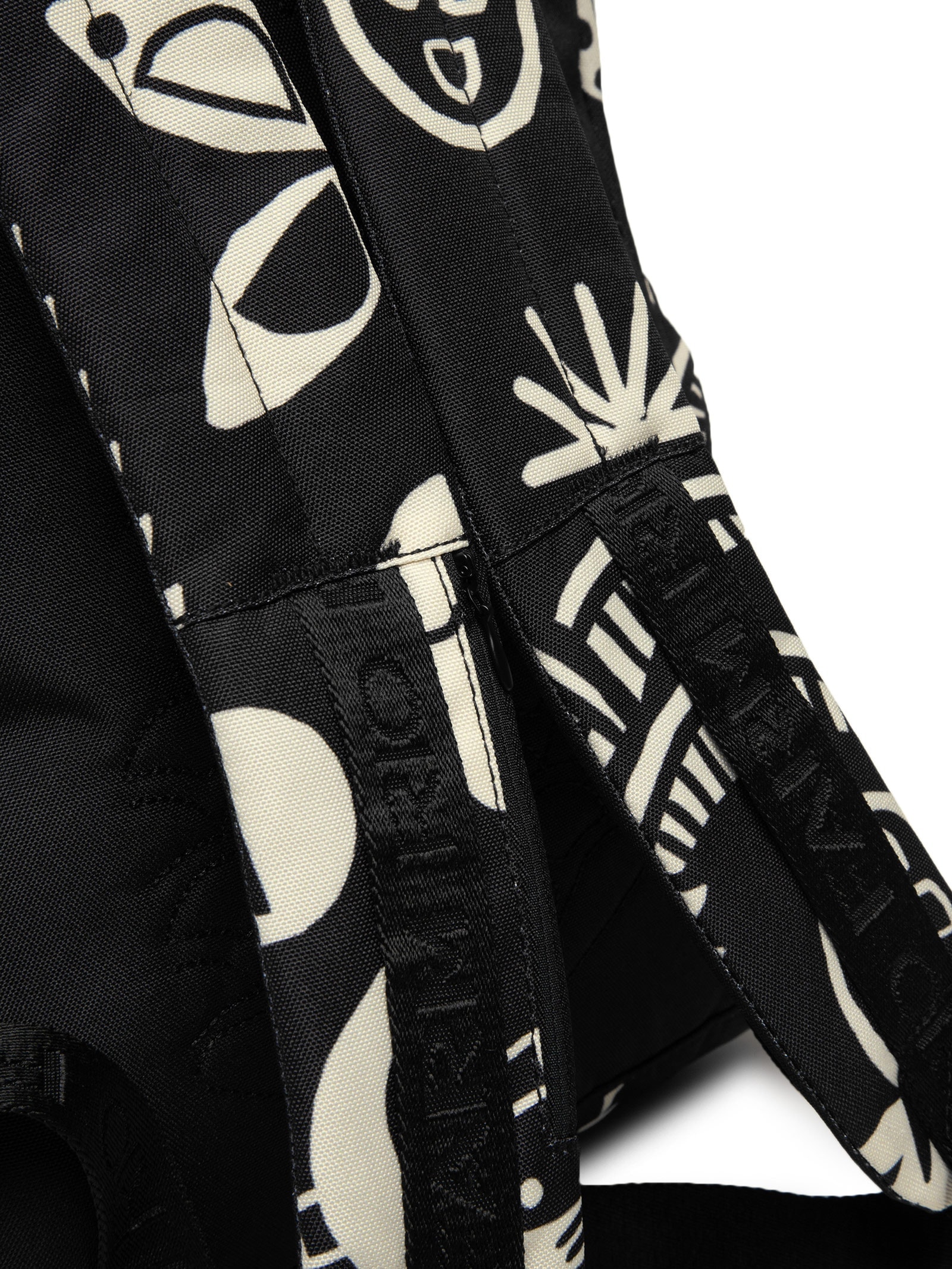 Mochila Feminina Xodó Gráfico Tropi Preto Farm Etc