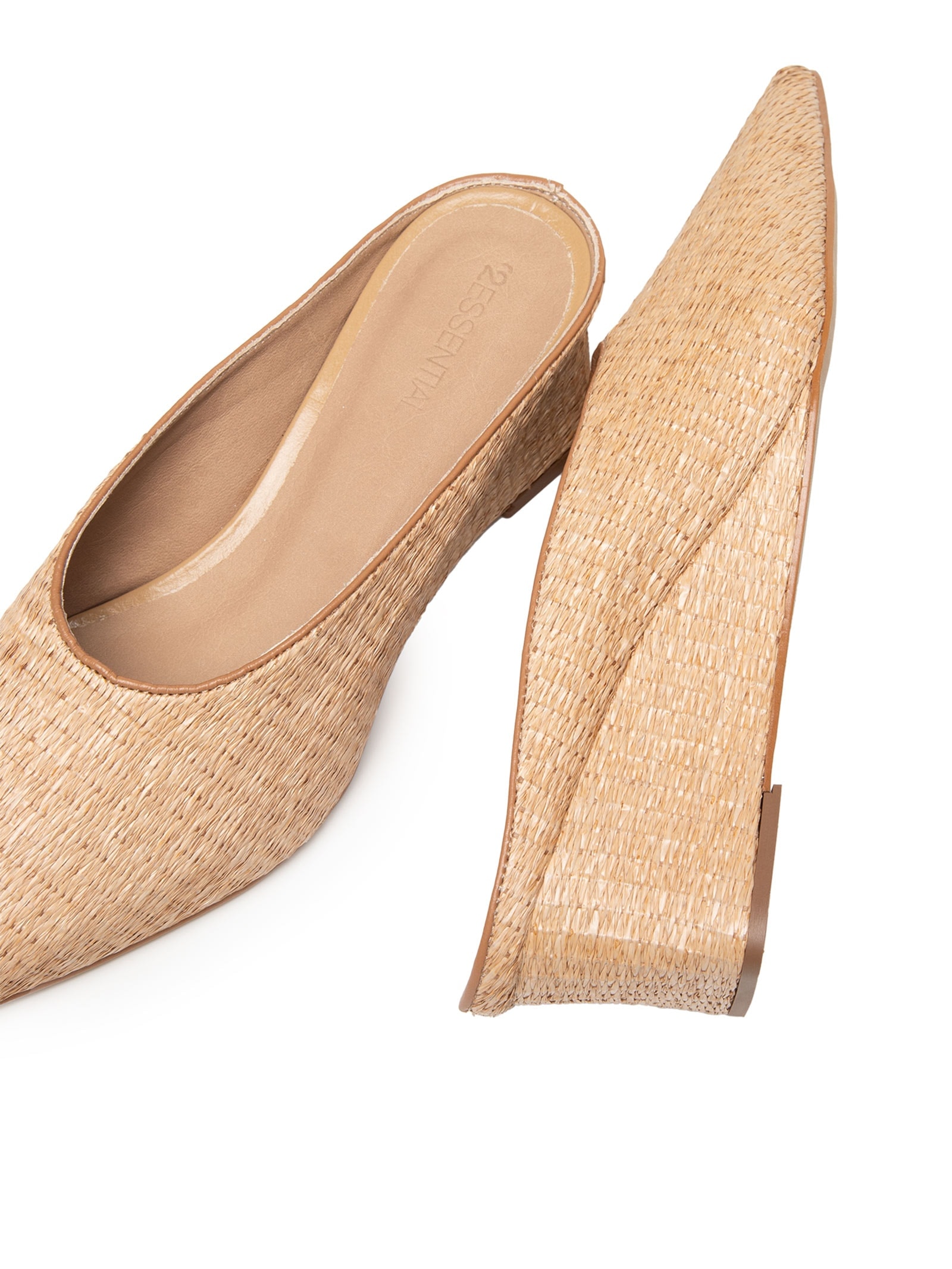 Mule Feminino Bico Fino Em Palha Bege '2Essential