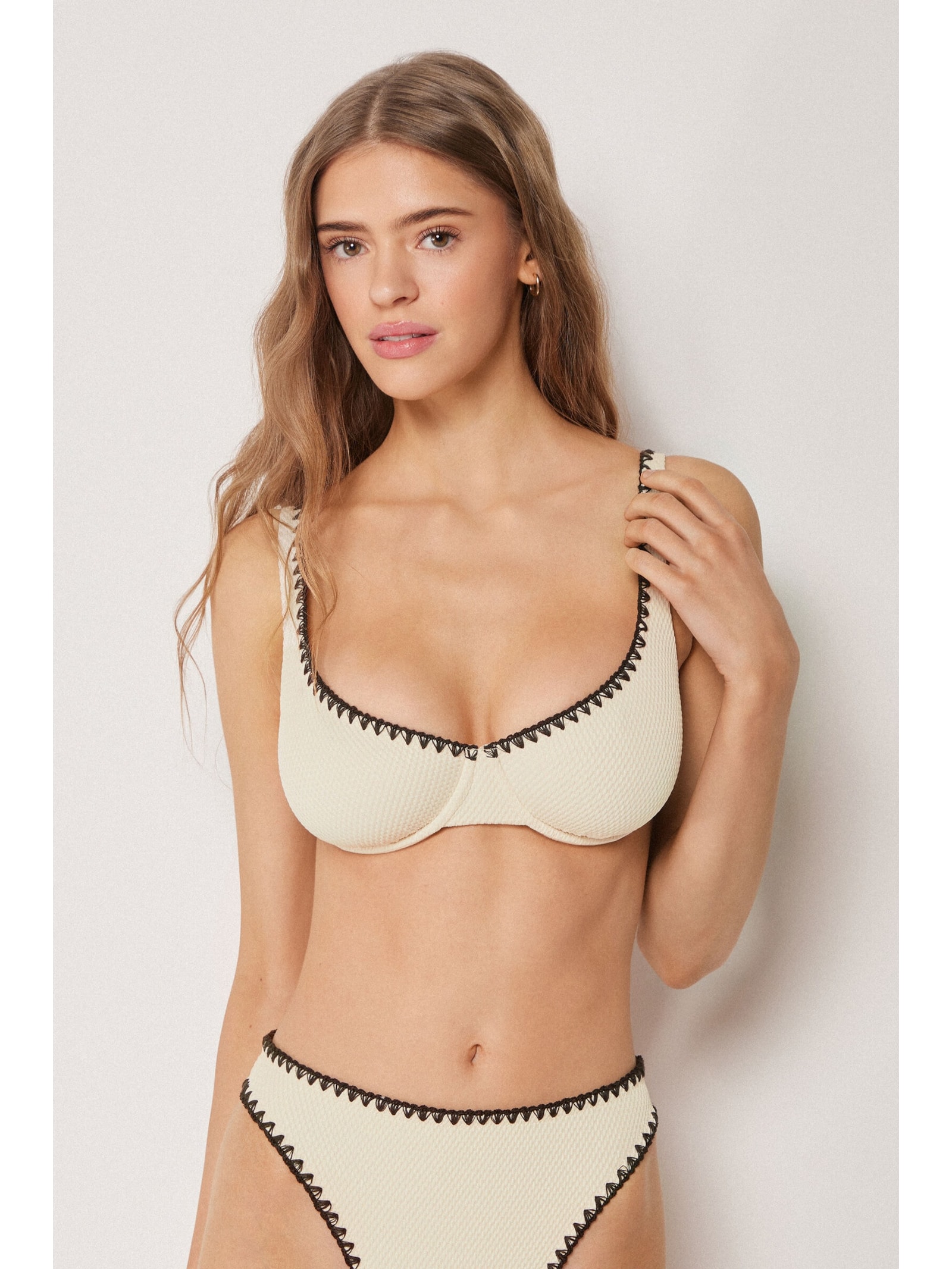 Parte De Cima De Biquíni Balconette Bicolor Embroidery Off-White Calzedonia