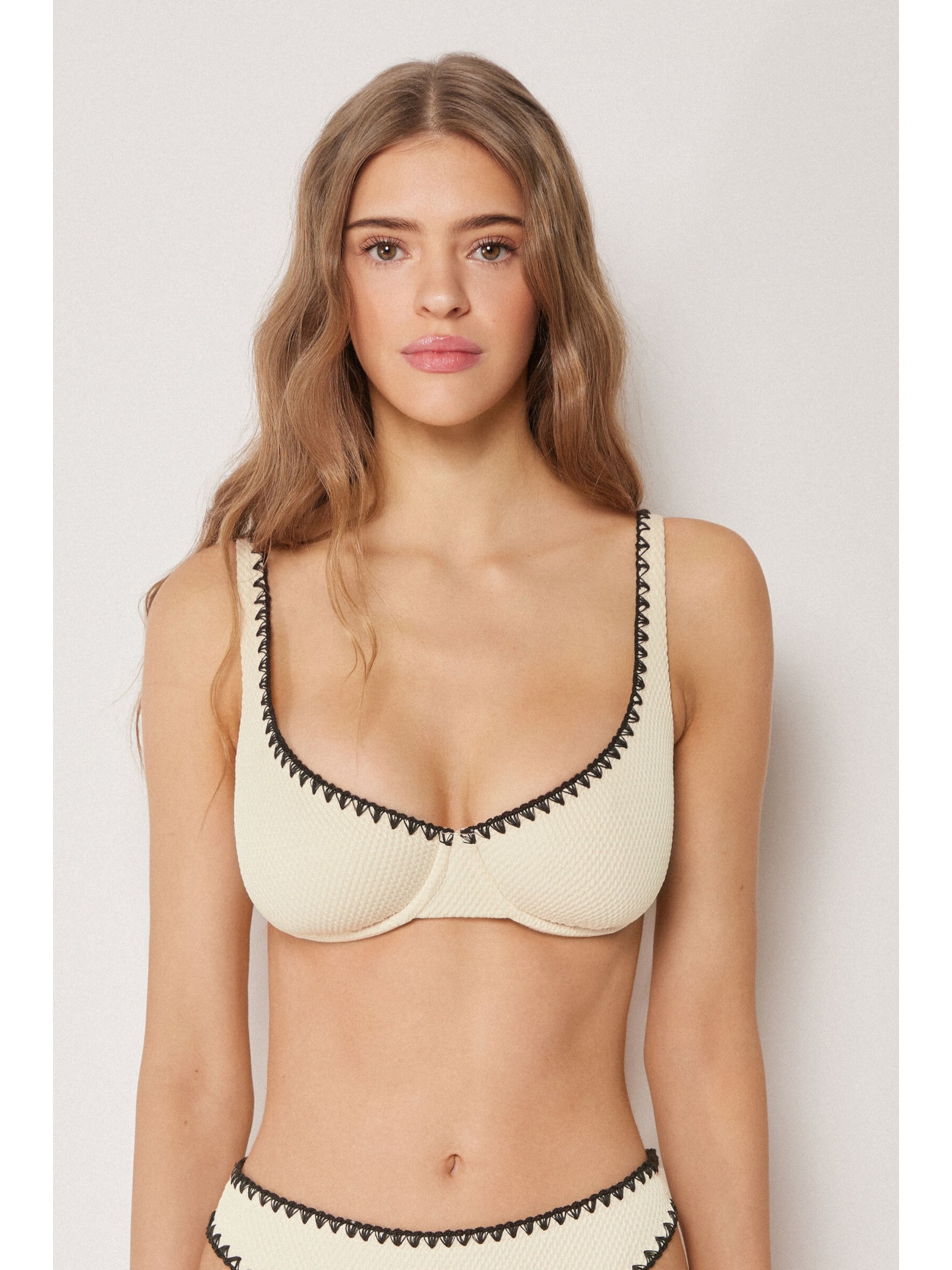 Parte De Cima De Biquíni Balconette Bicolor Embroidery Off-White Calzedonia