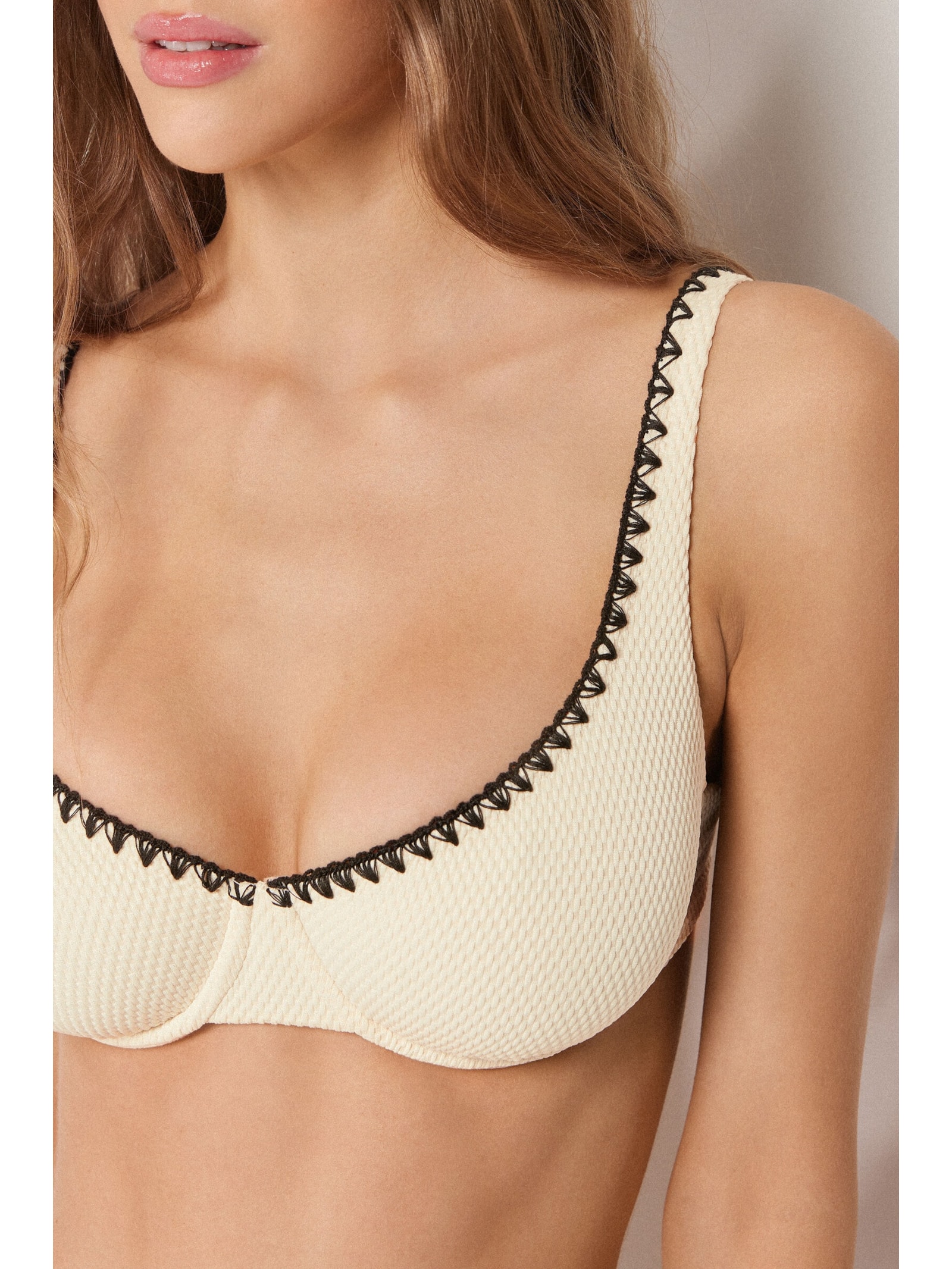 Parte De Cima De Biquíni Balconette Bicolor Embroidery Off-White Calzedonia