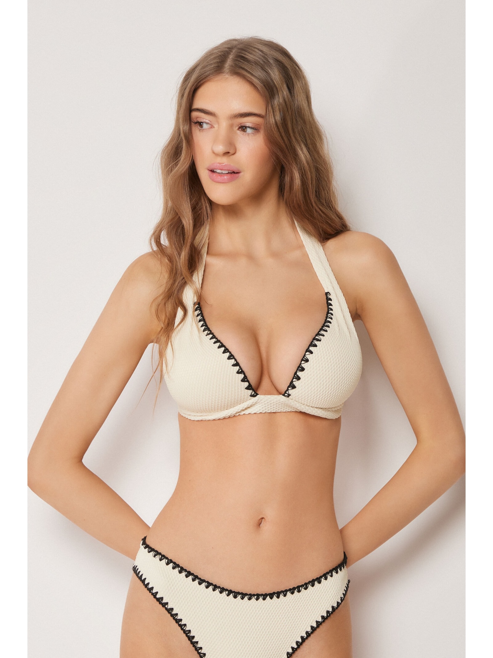 Parte De Cima De Biquíni Triângulo Almofadado Bicolor Embroidery Off-White Calzedonia