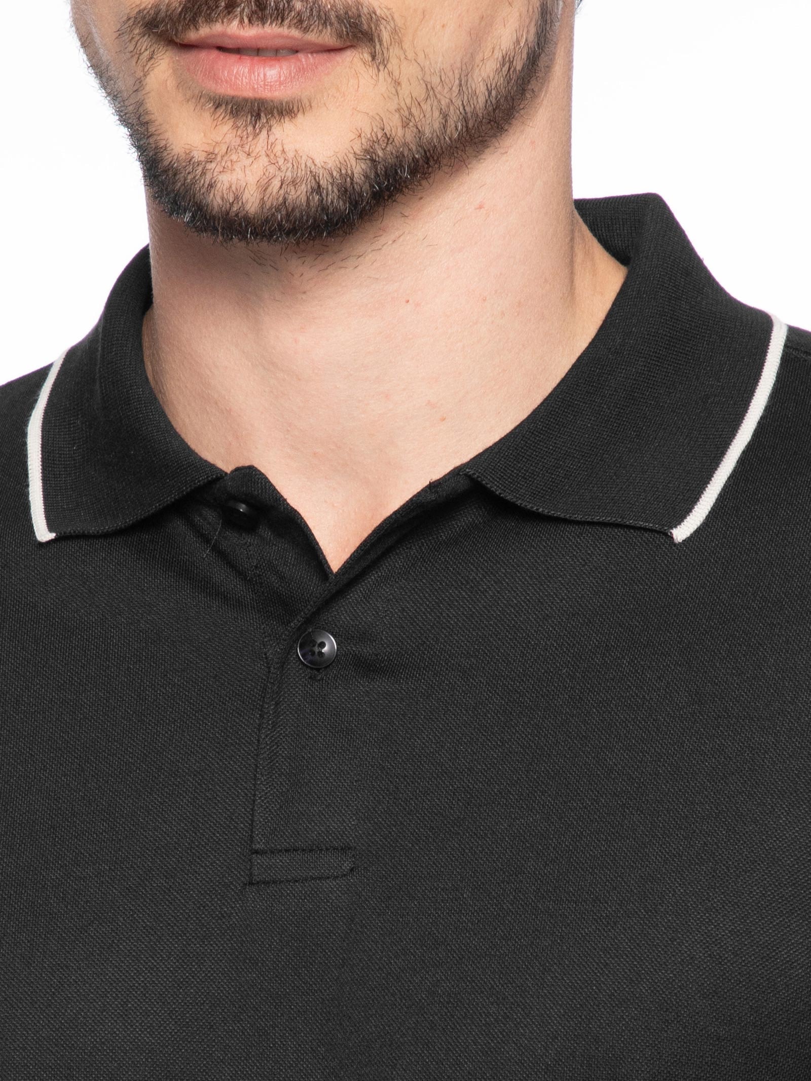 Polo Masculina Piquet Com Botão E Detalhes Filete Preto Basiq Men