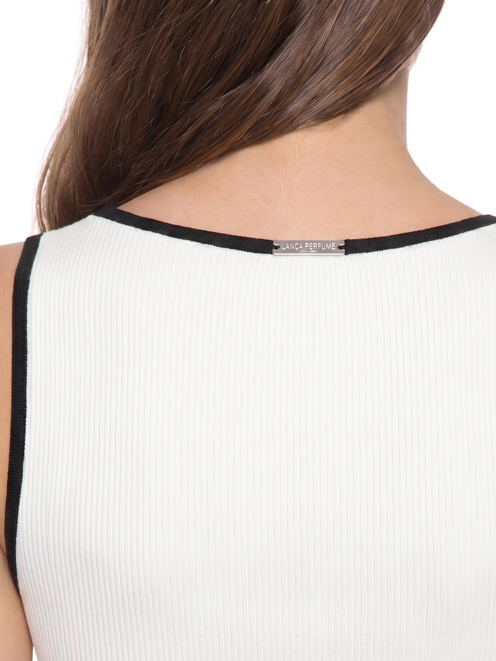 Regata Feminina Canelada Com Bordado Off White Lança Perfume