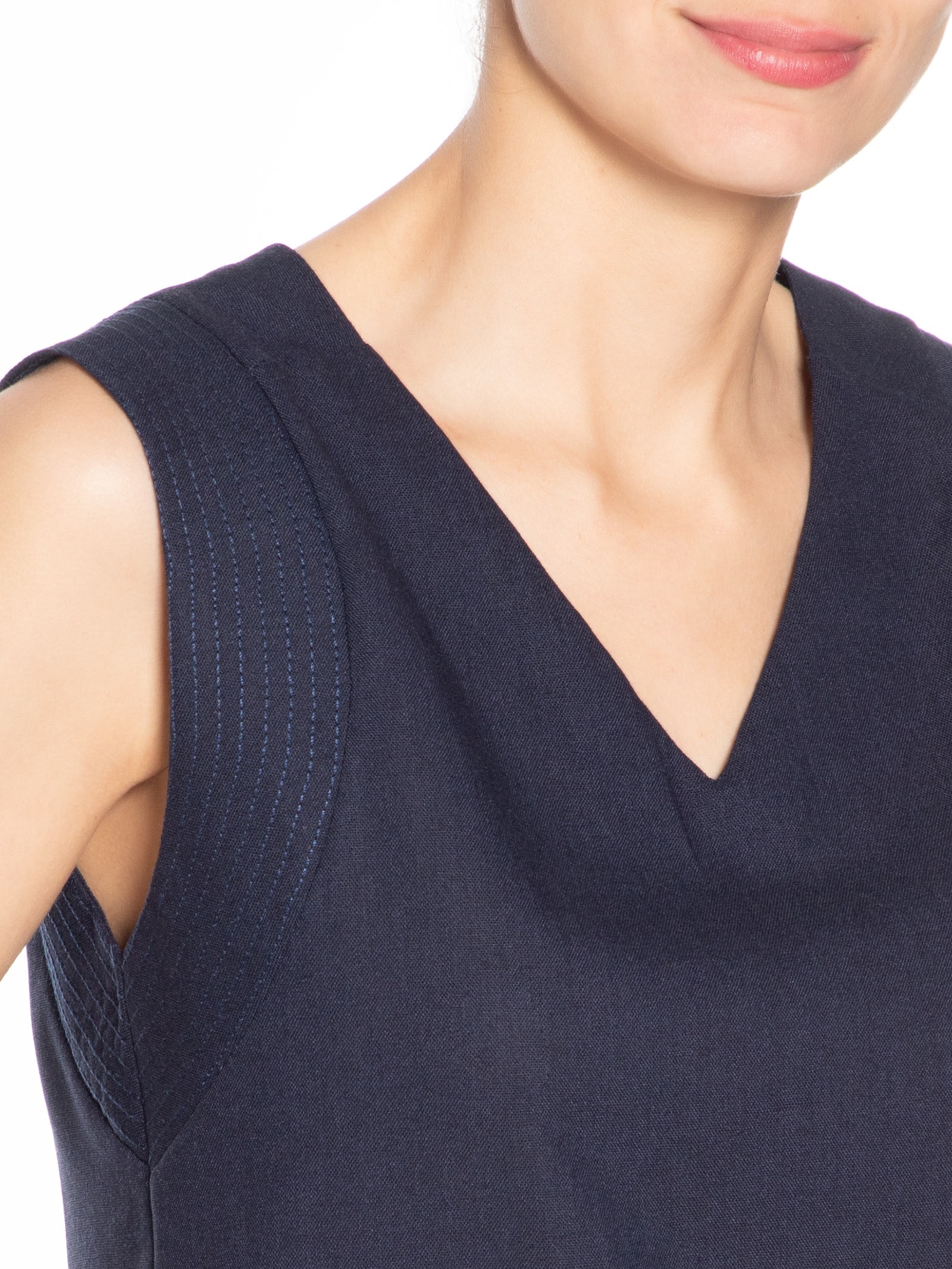 Regata Feminina Com Detalhe Bordado Na Cava Azul Basiq