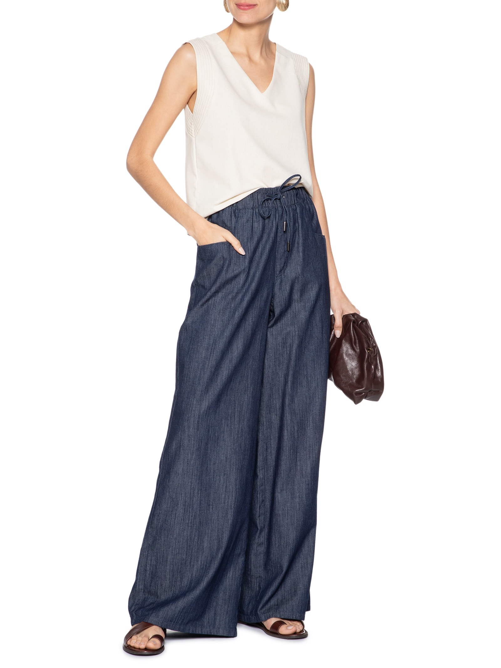 Regata Feminina Com Detalhe Bordado Na Cava Bege Basiq