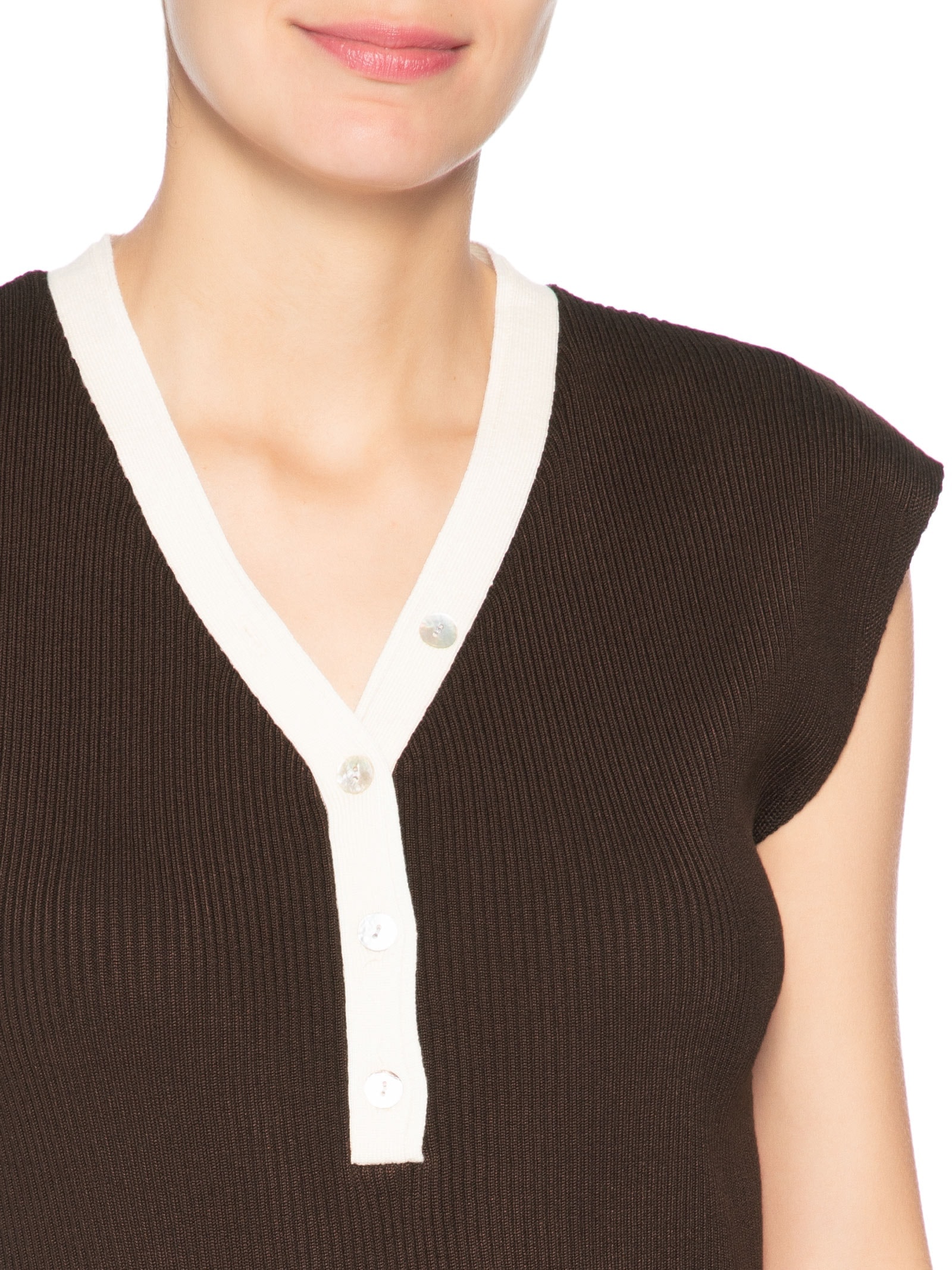 Regata Feminina em Tricot com Abotoamento Marrom Market 33