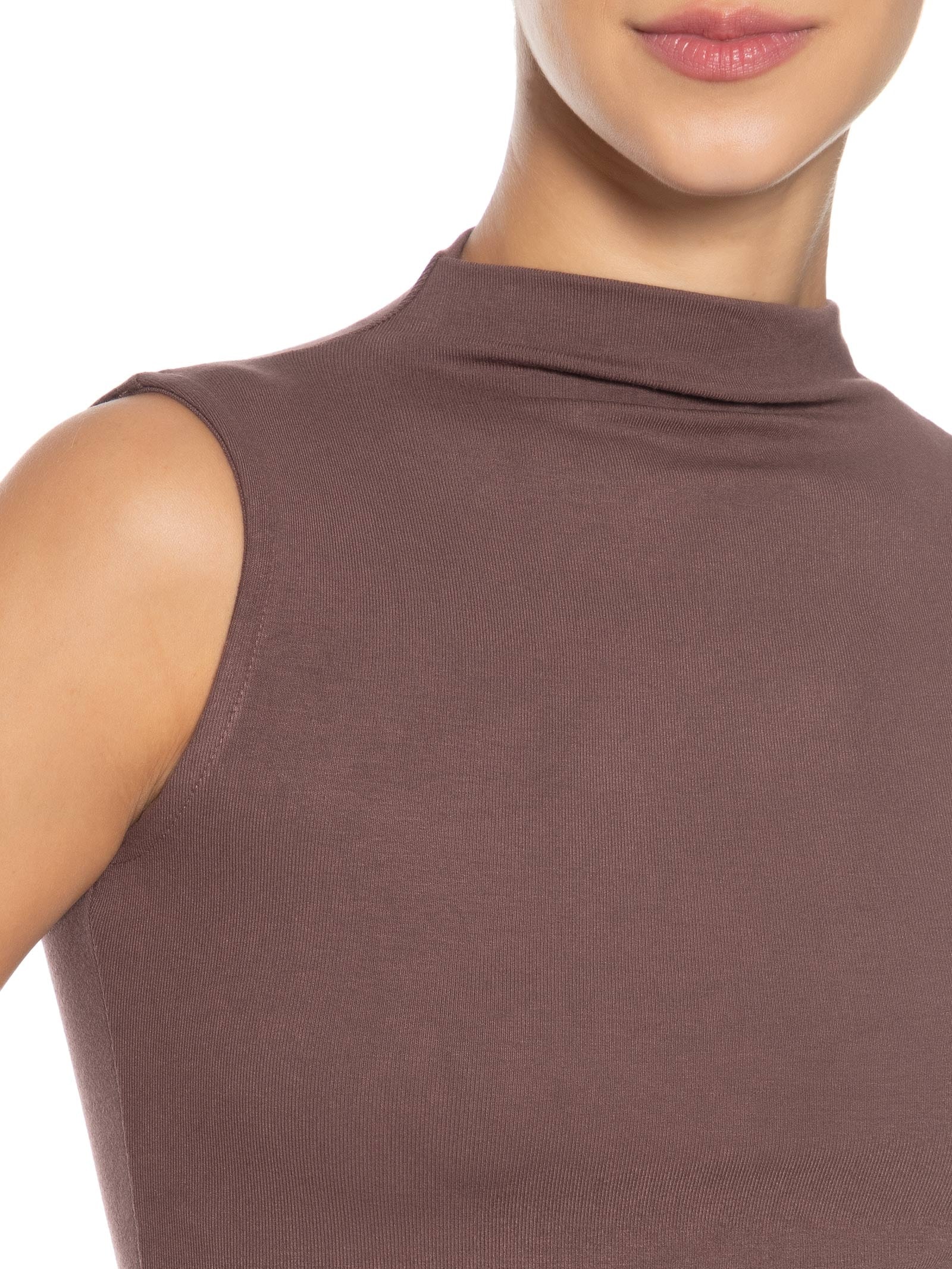 Regata Feminina Gola Alta Marrom Basiq