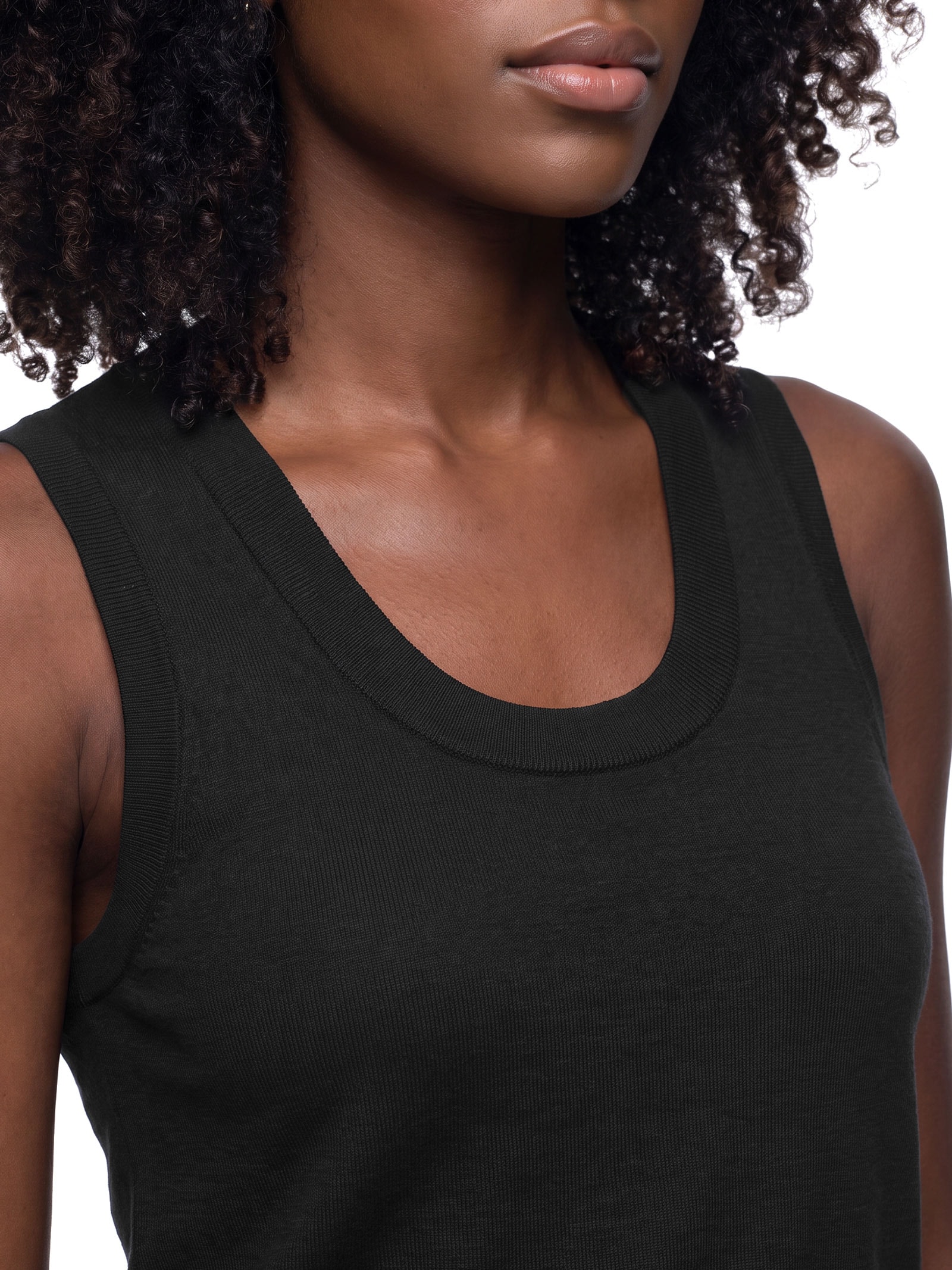 Regata Feminina Slim Decote U em Tricô de Viscose Preto Hering