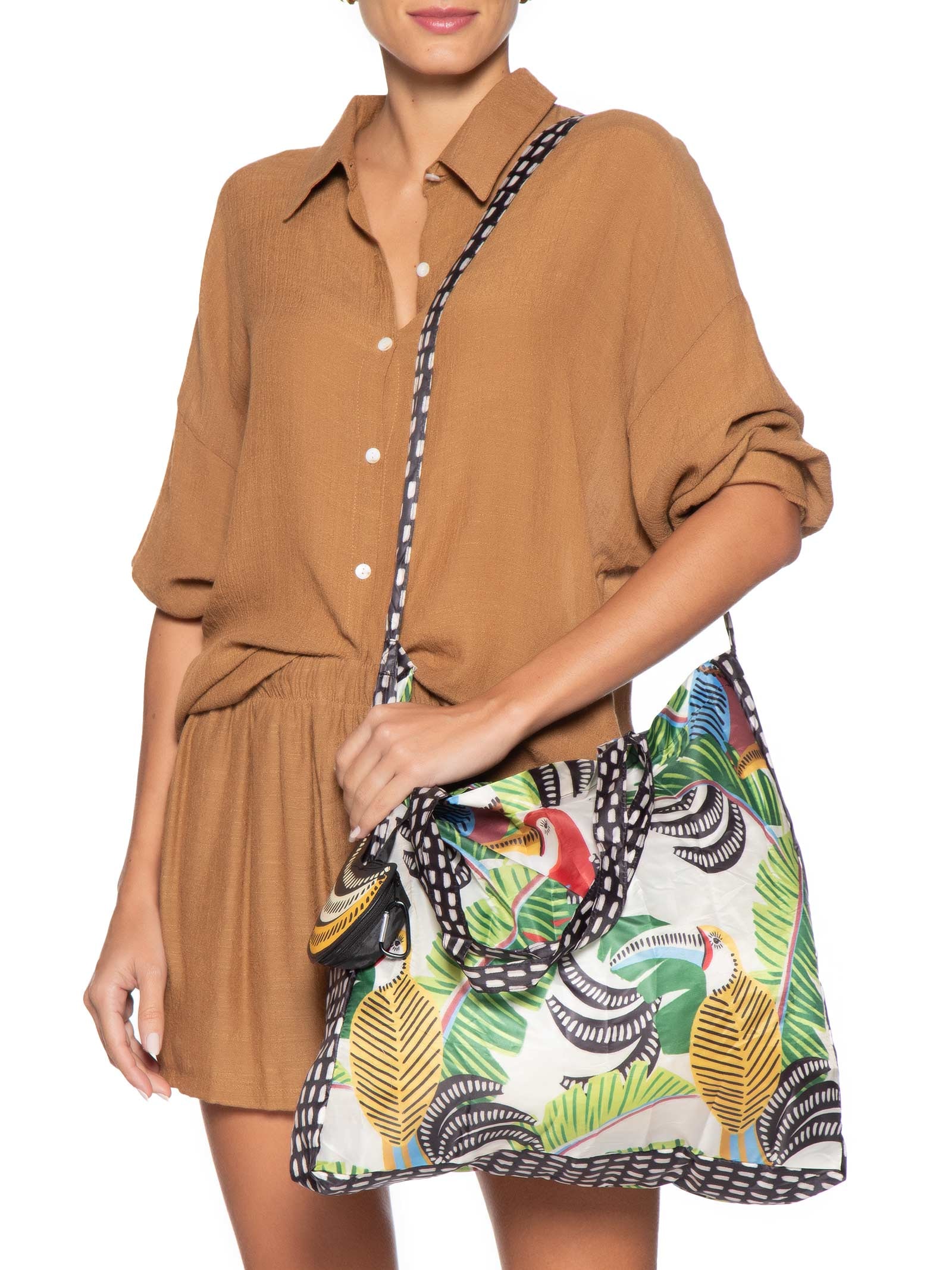 Sacolinha Feminina Me Leva Tucanos e Folhagens Preto Farm Etc