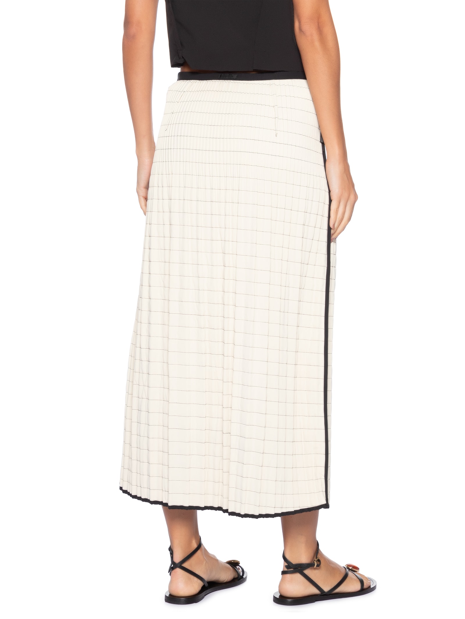 Saia Feminina Plissê Matelassê Preto Osklen