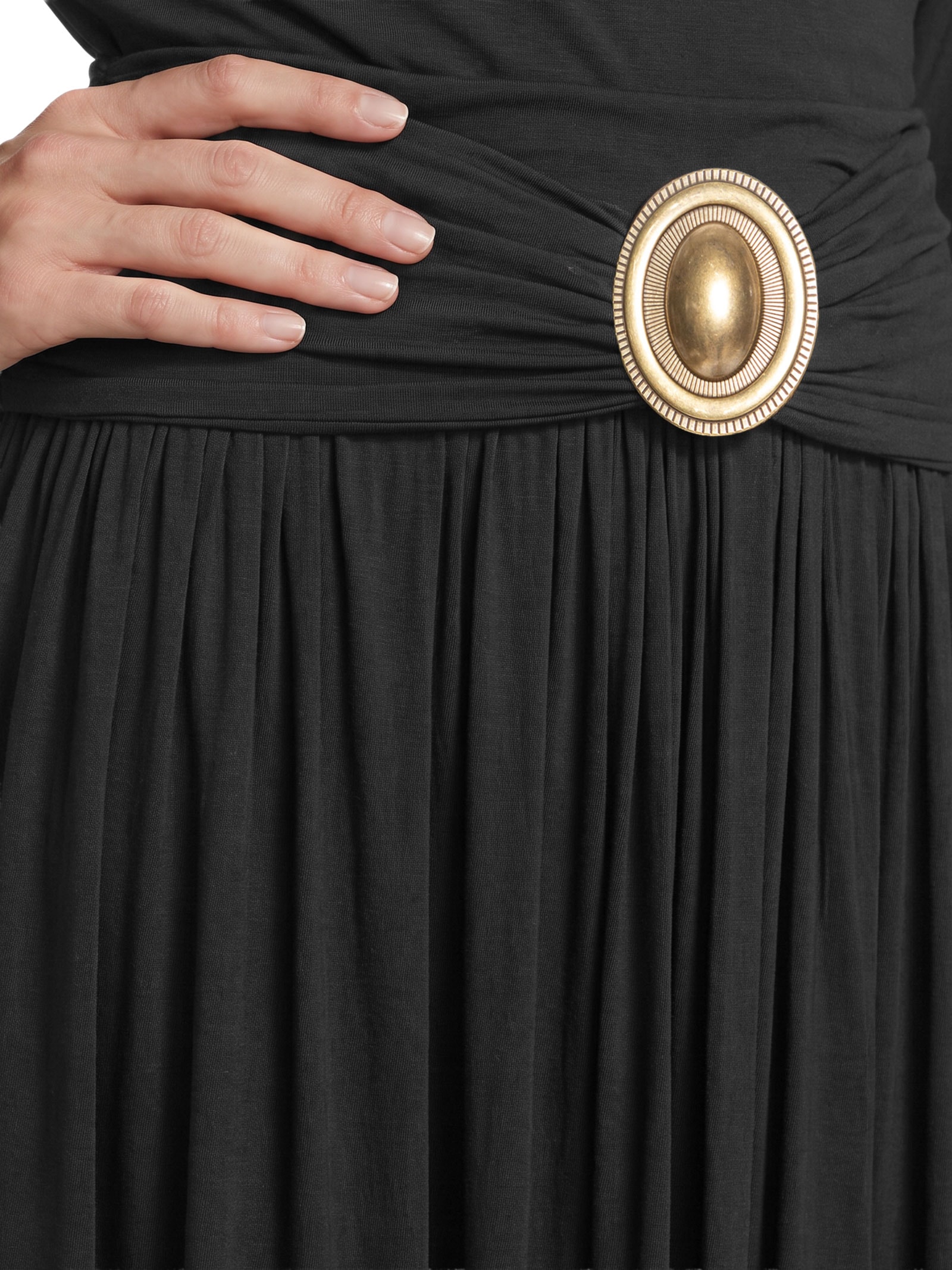 Saia Longa Com Metal Preto Lança Perfume