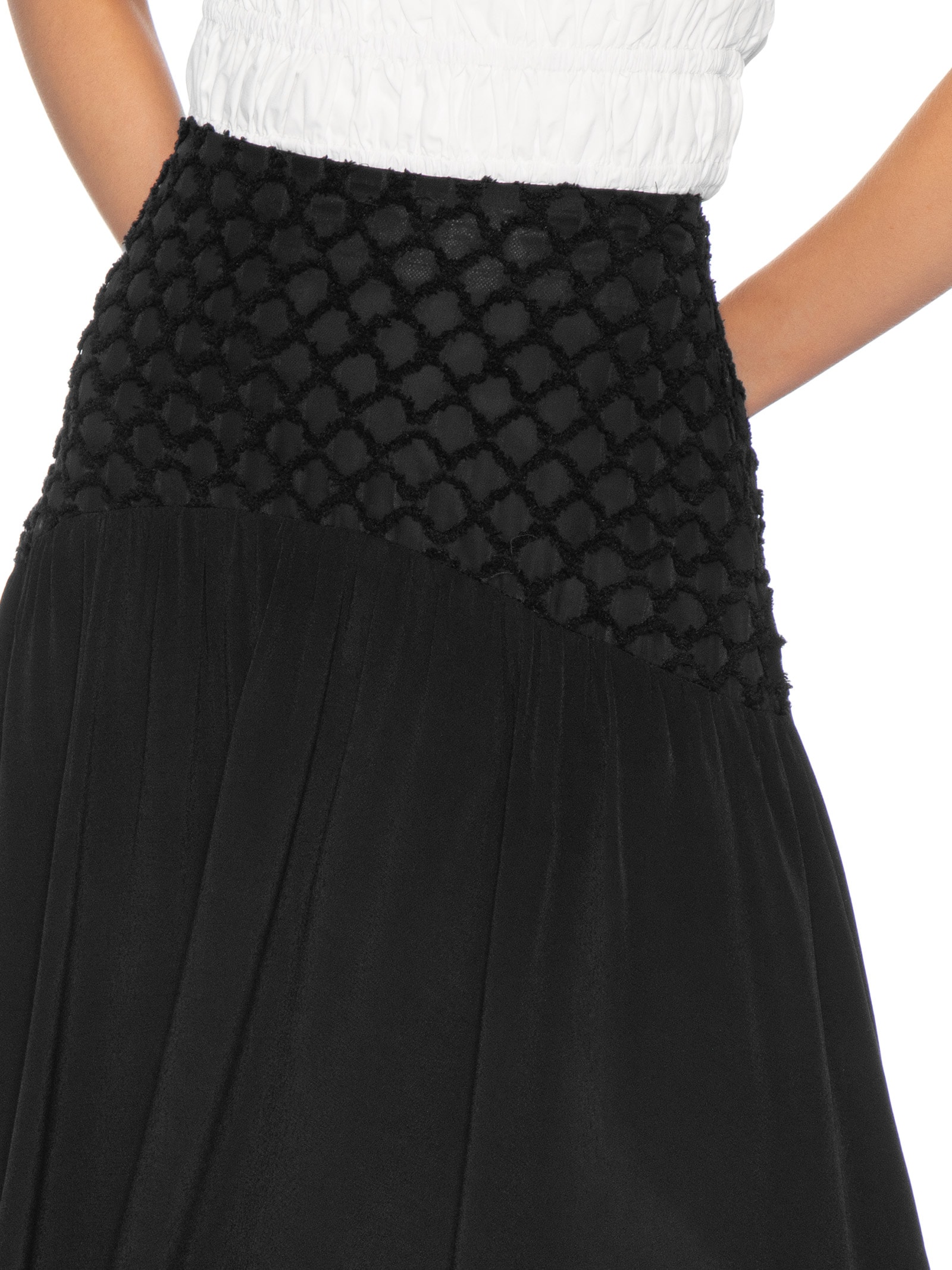 Saia Midi Fluida Com Detalhe No Cós Preto Market 33