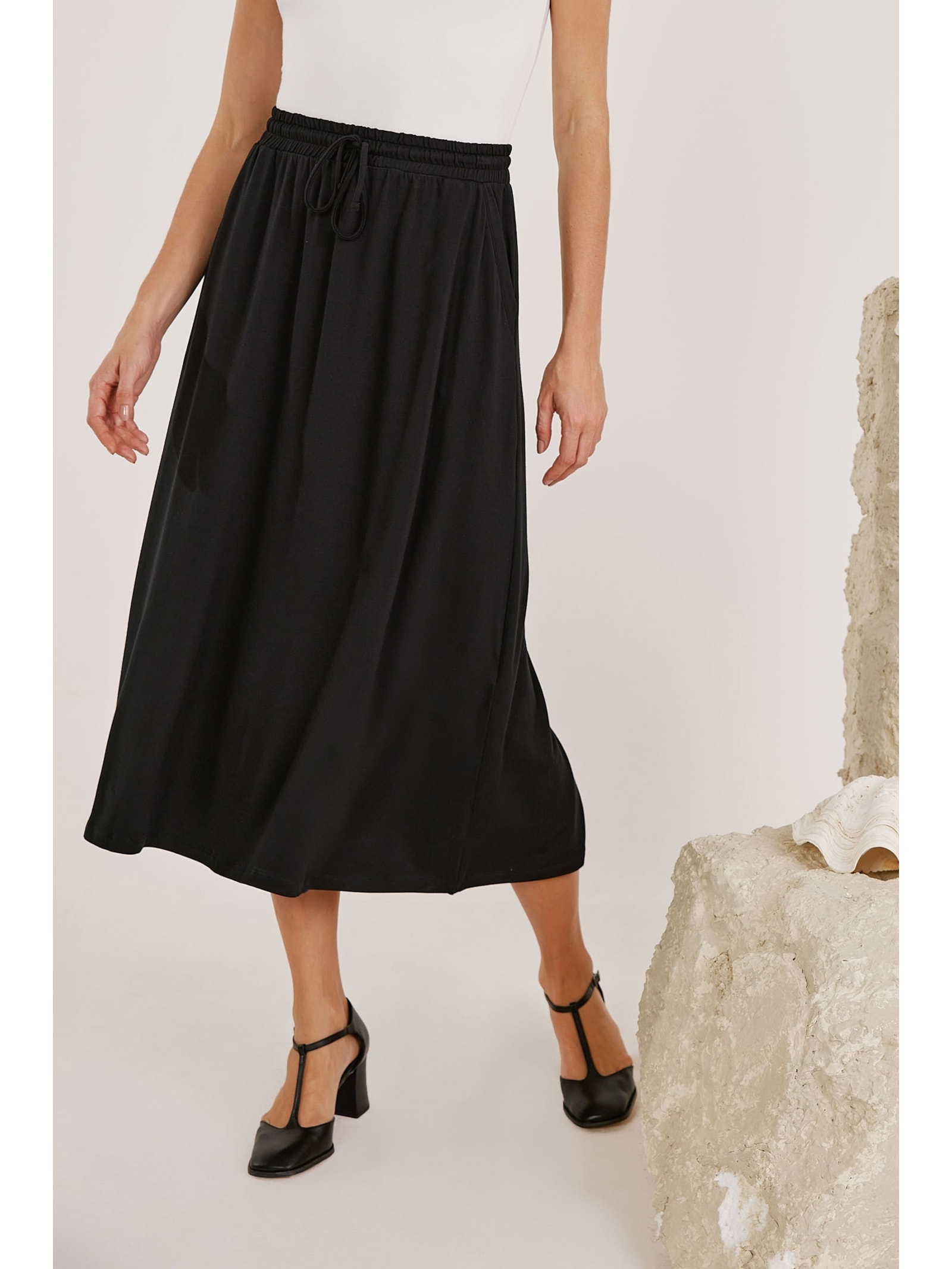 Saia Midi Preta Bambu Aruna Yogini