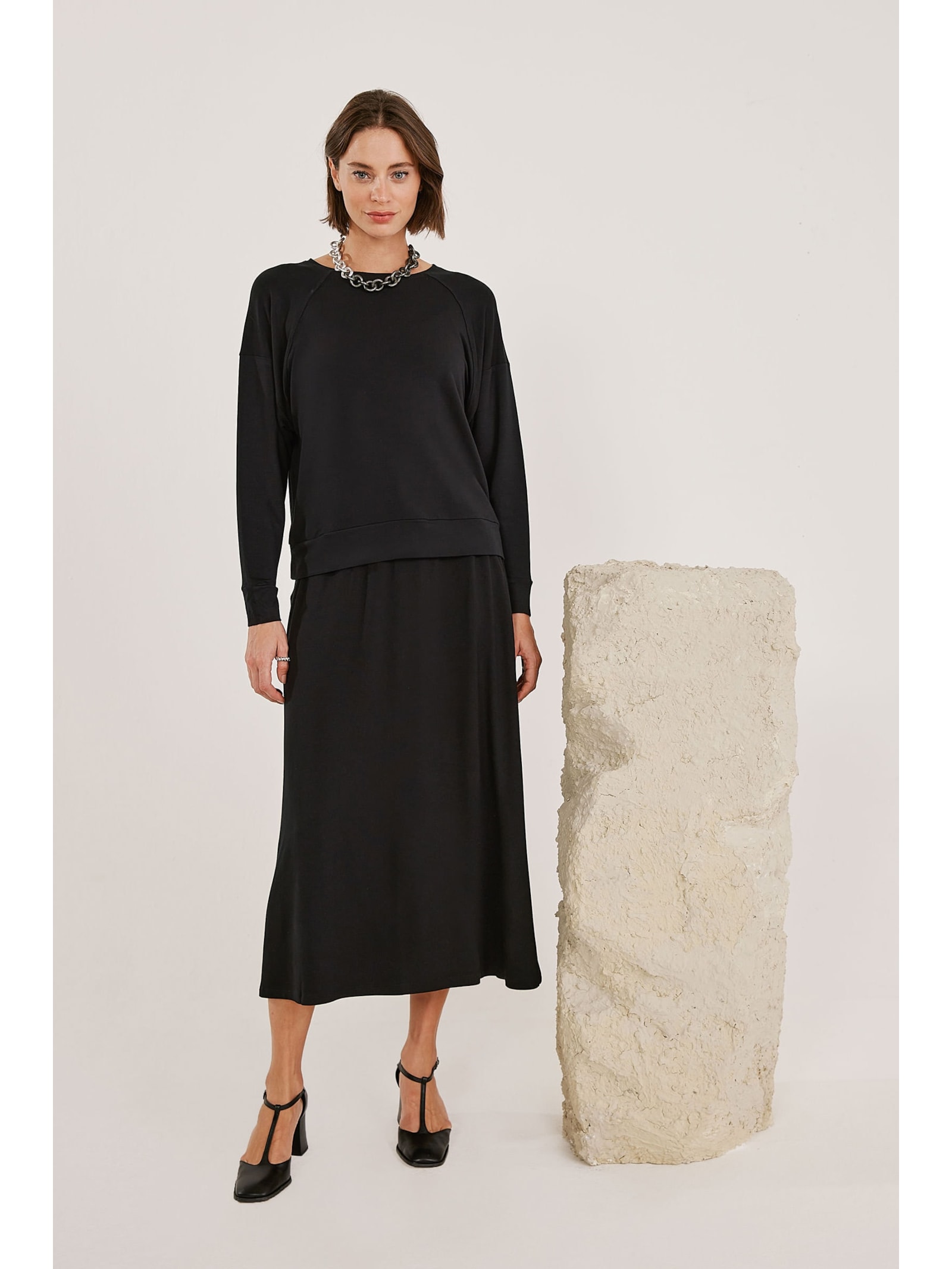 Saia Midi Preta Bambu Aruna Yogini